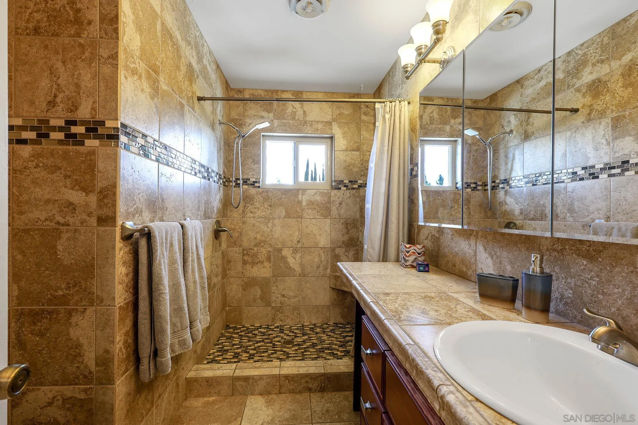 https://cdn.realtyfeed.com/cdn/127/260009728/f819600185c6f15fd98728450fe21f26.webp