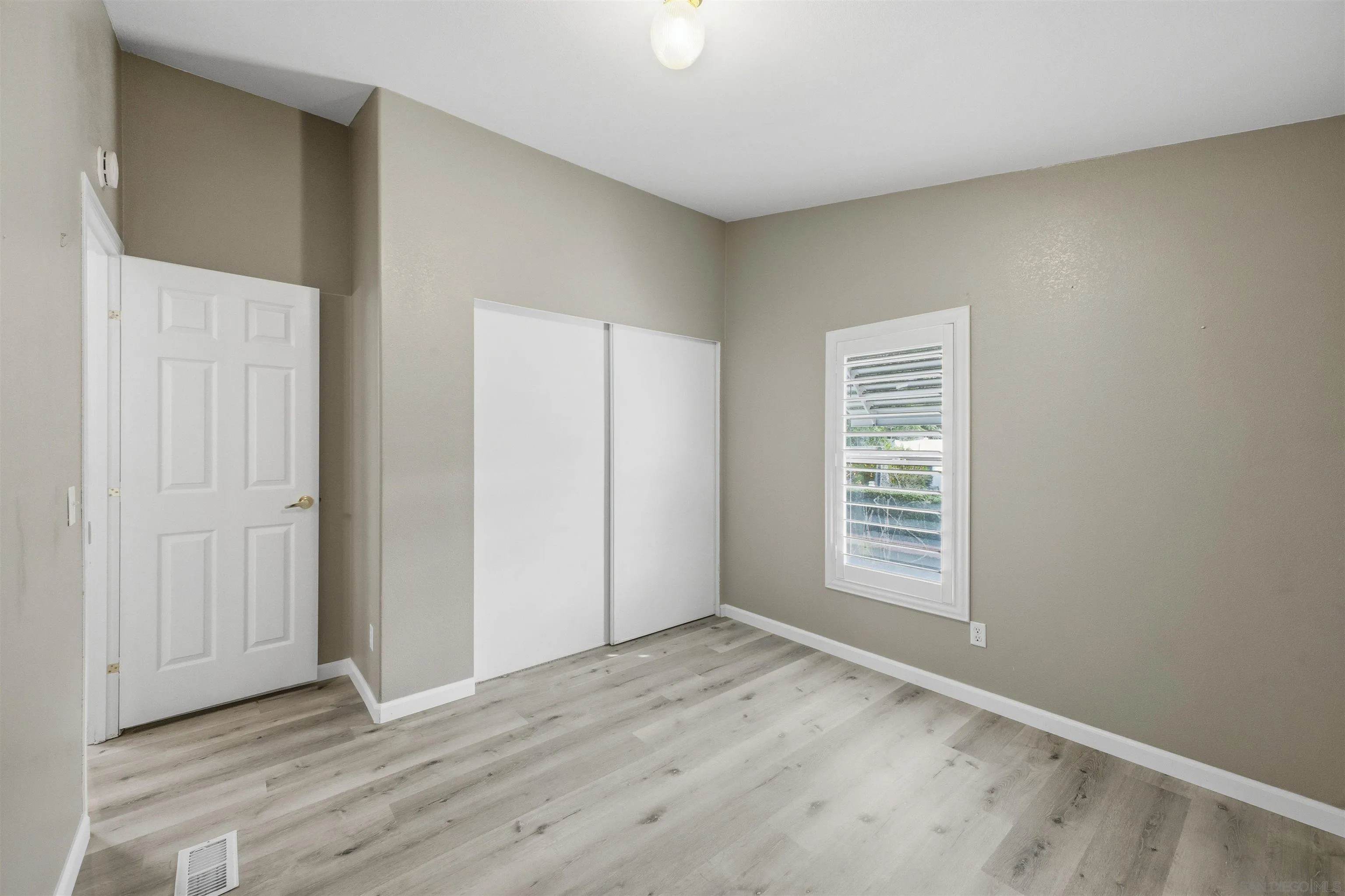 https://cdn.realtyfeed.com/cdn/127/260009731/0adbb2bd65c5339c0ce19c64c812d126.webp