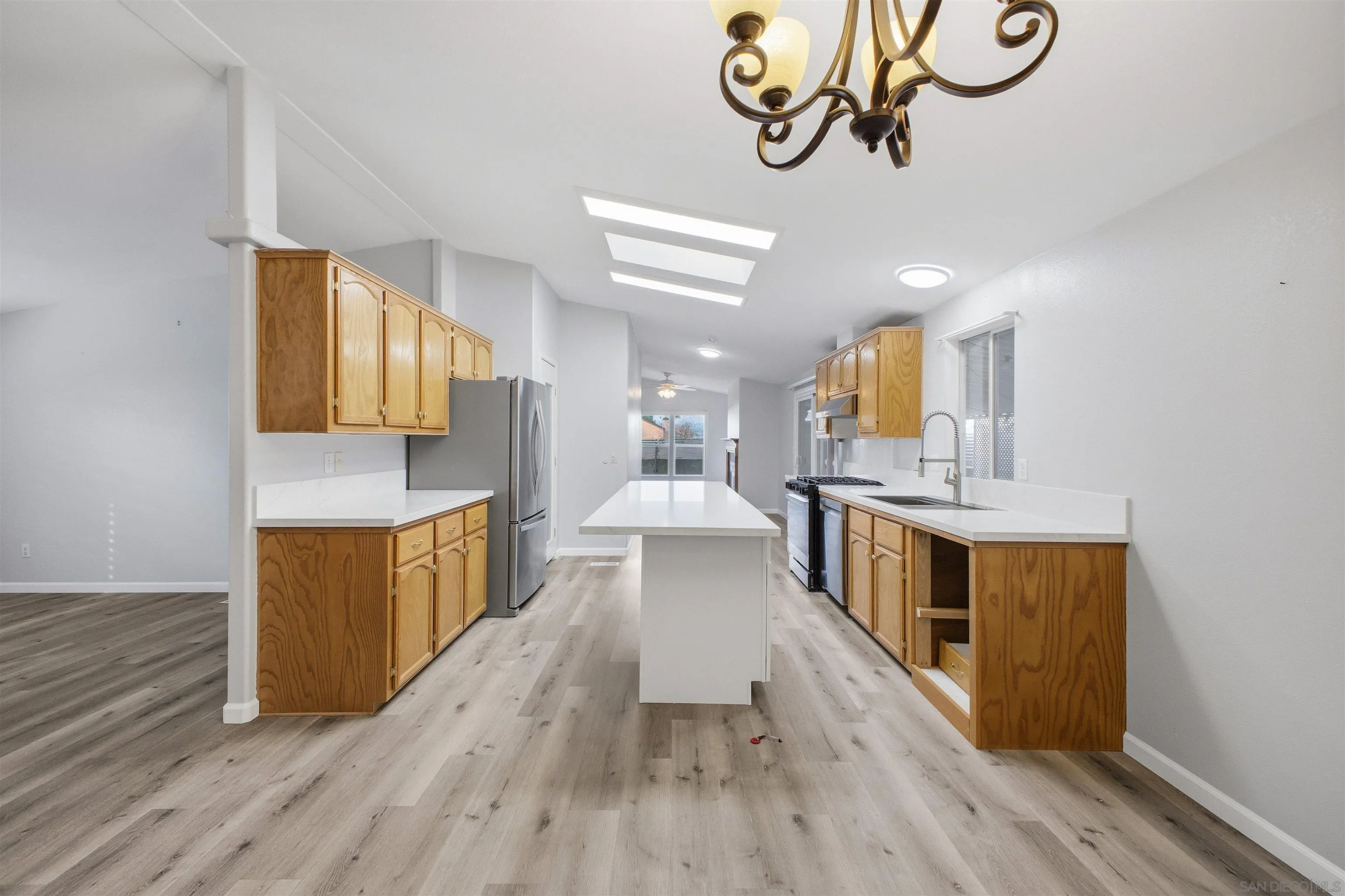 https://cdn.realtyfeed.com/cdn/127/260009731/12c0e64b1c93b6c3a32a319a40a844f5.webp