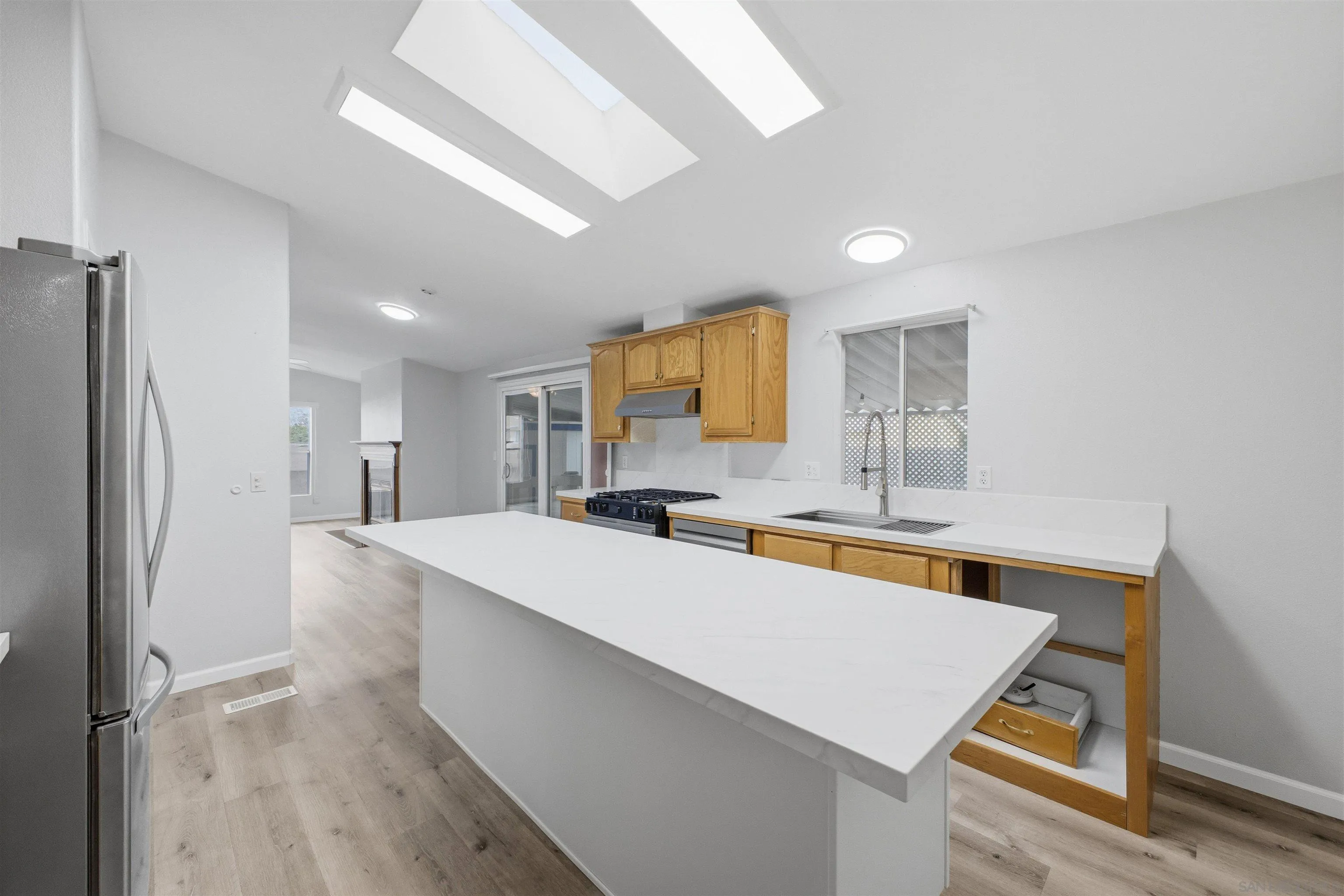 https://cdn.realtyfeed.com/cdn/127/260009731/66a2154130fd9a2d3e3f01f8809a75b2.webp