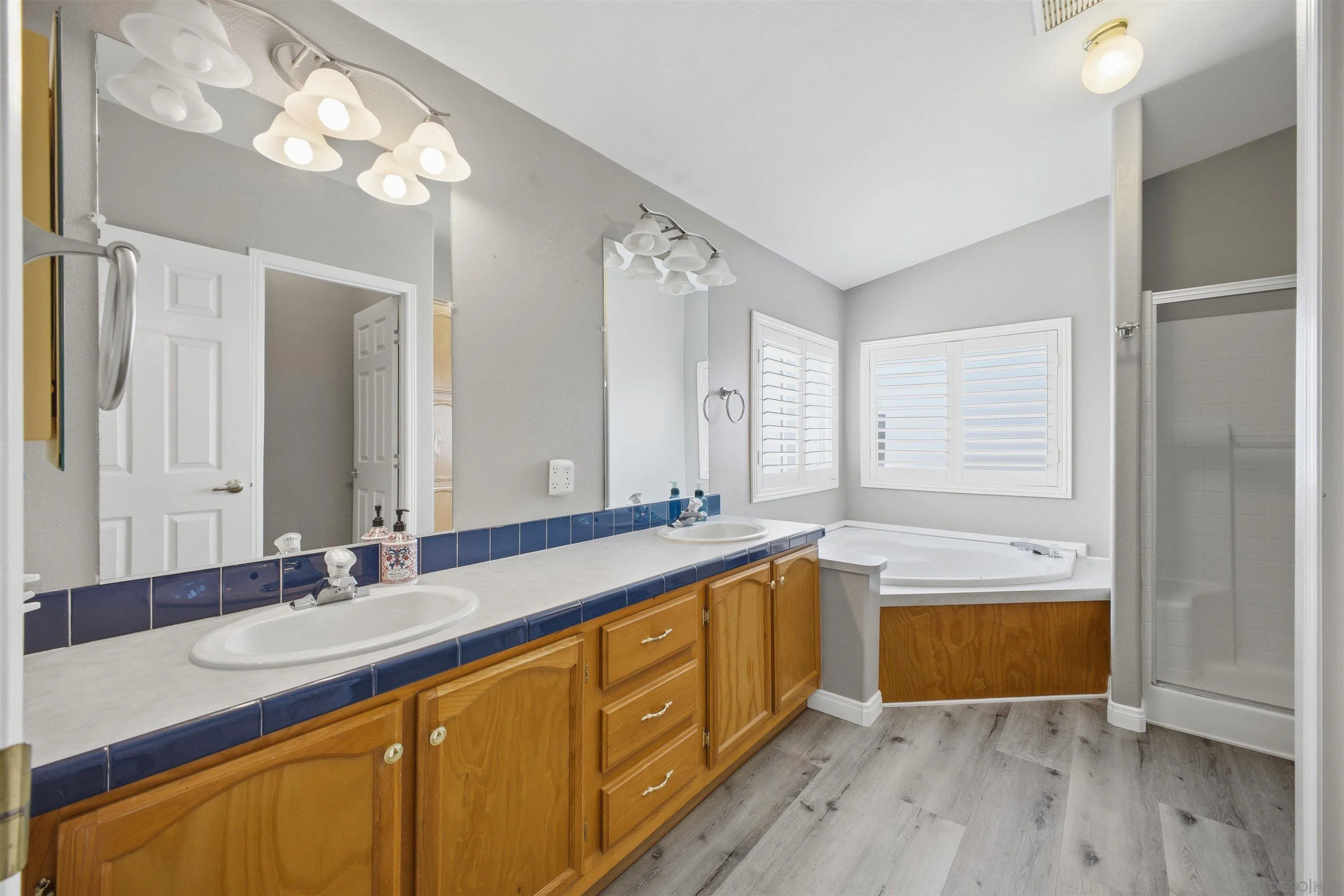 https://cdn.realtyfeed.com/cdn/127/260009731/78ce92cc99b403bf45a25a8025eb6929.webp