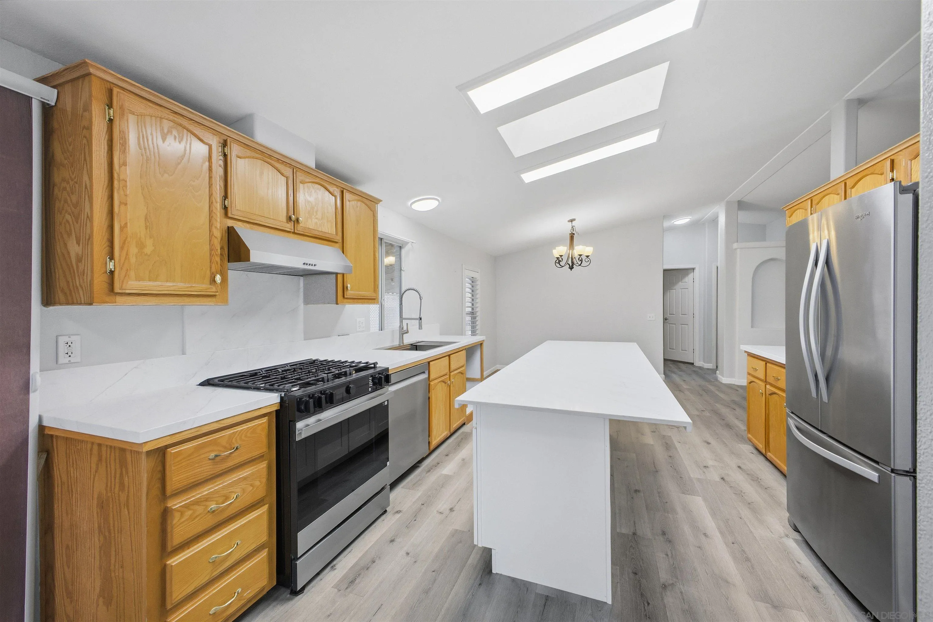 https://cdn.realtyfeed.com/cdn/127/260009731/827f8f05e6c370066bc59b3b4c502820.webp