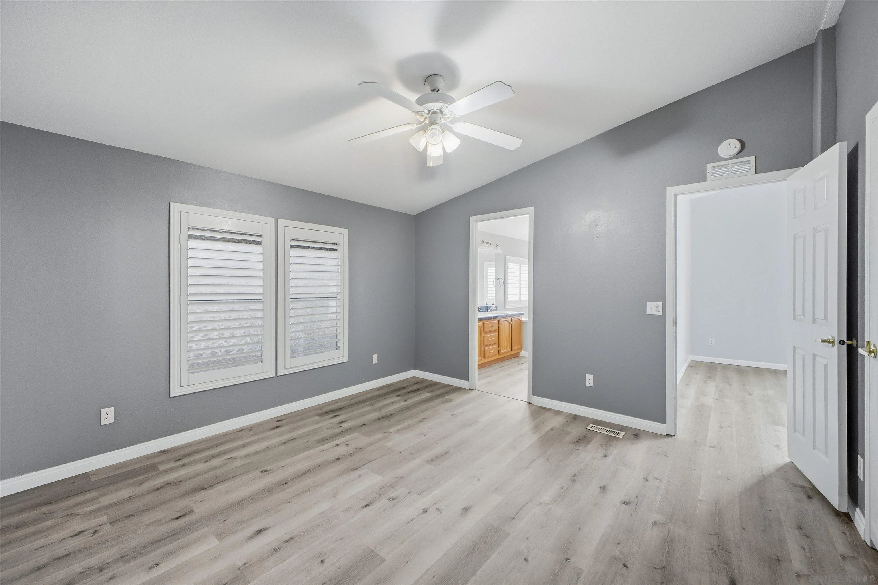 https://cdn.realtyfeed.com/cdn/127/260009731/b05df1c7ae2768f4da0dfb86931d54a1.webp