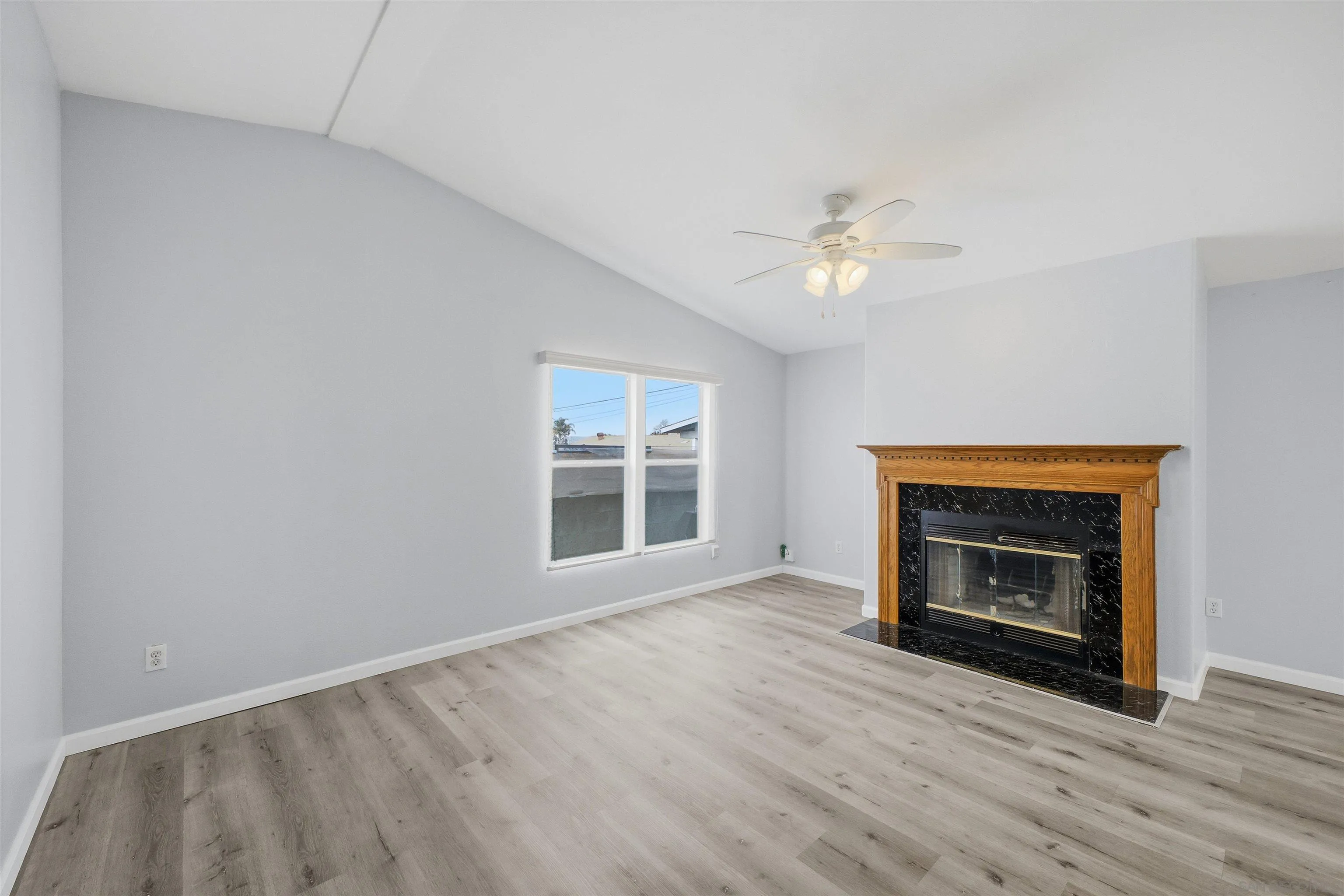 https://cdn.realtyfeed.com/cdn/127/260009731/d6ad46b30fd93cd1a9bb70d49f7c435a.webp