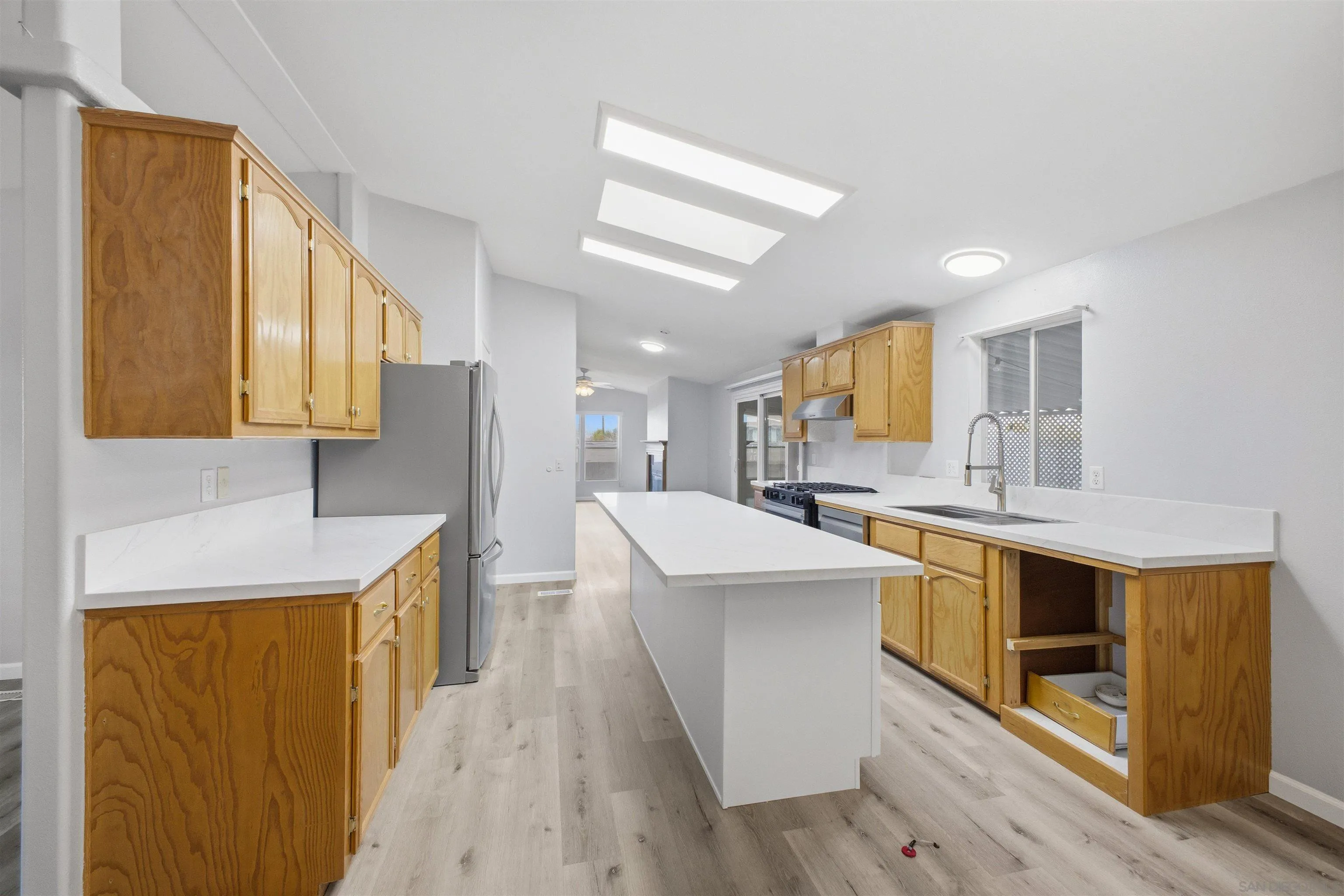 https://cdn.realtyfeed.com/cdn/127/260009731/dc06eba1f2da47bcc07d7a84f6cb9192.webp