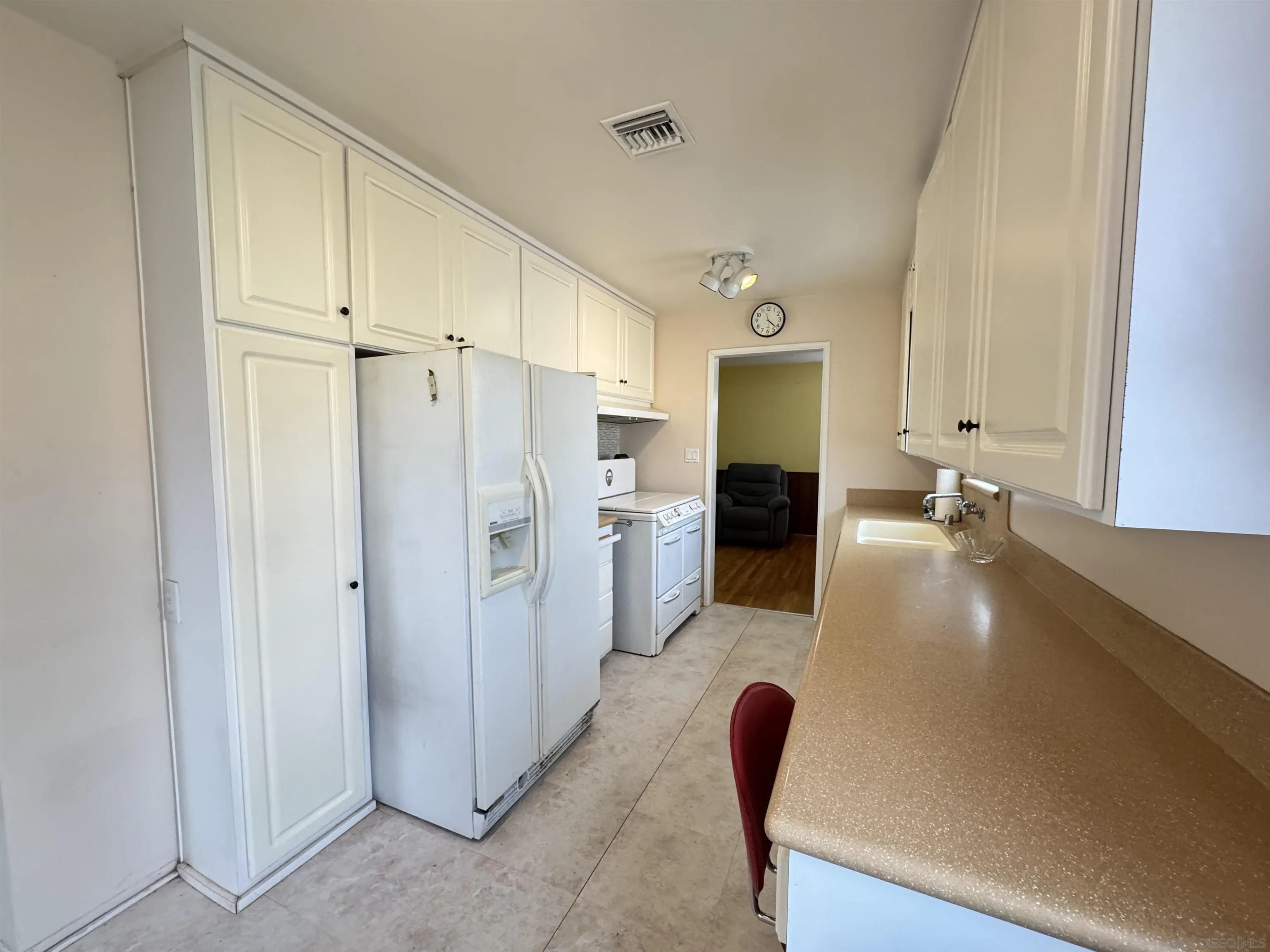 https://cdn.realtyfeed.com/cdn/127/260009736/1d0061b31c5902785c10ba1f4f540313.webp