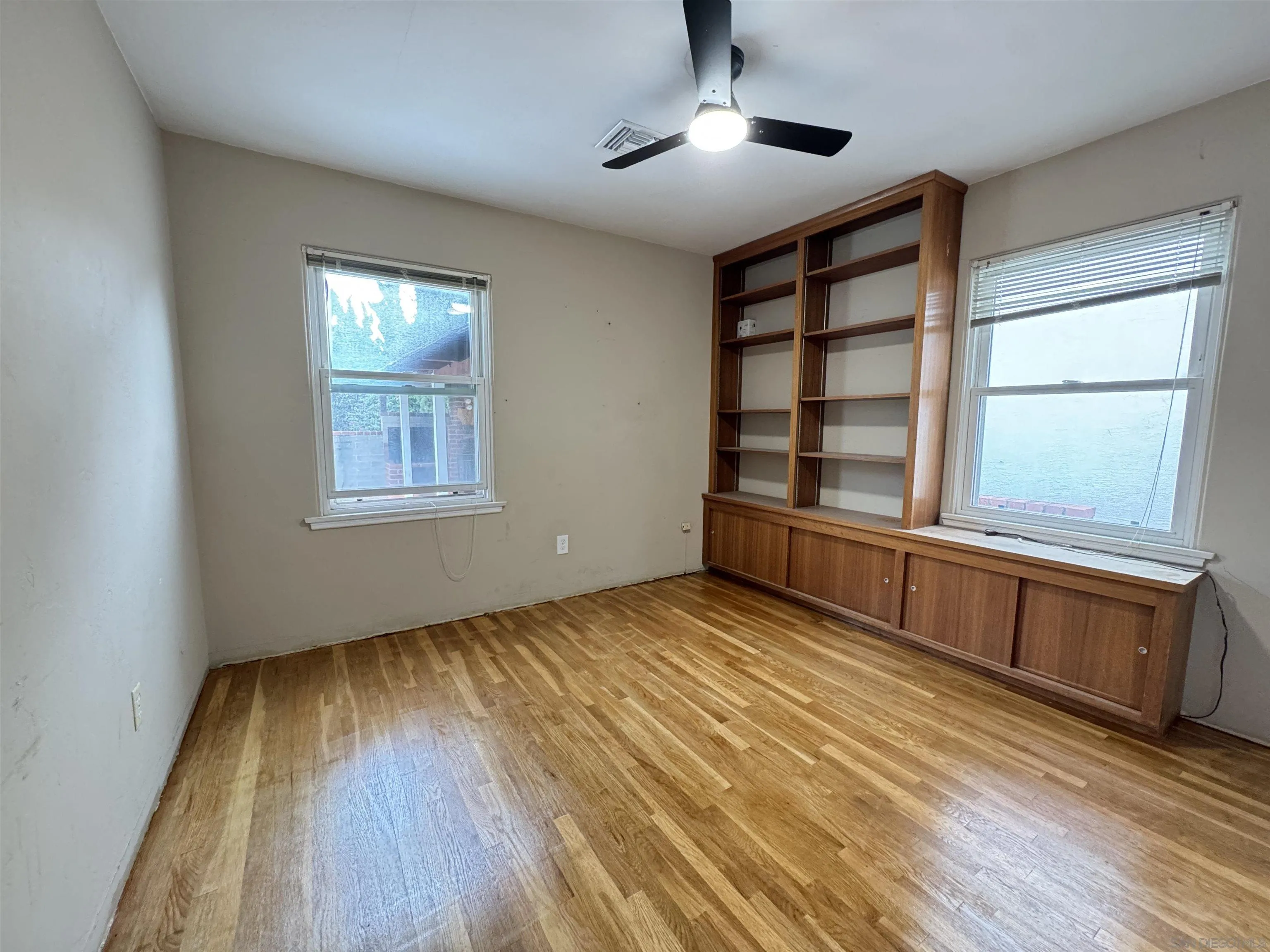 https://cdn.realtyfeed.com/cdn/127/260009736/33a50634d45c887cdb643db3307bed73.webp