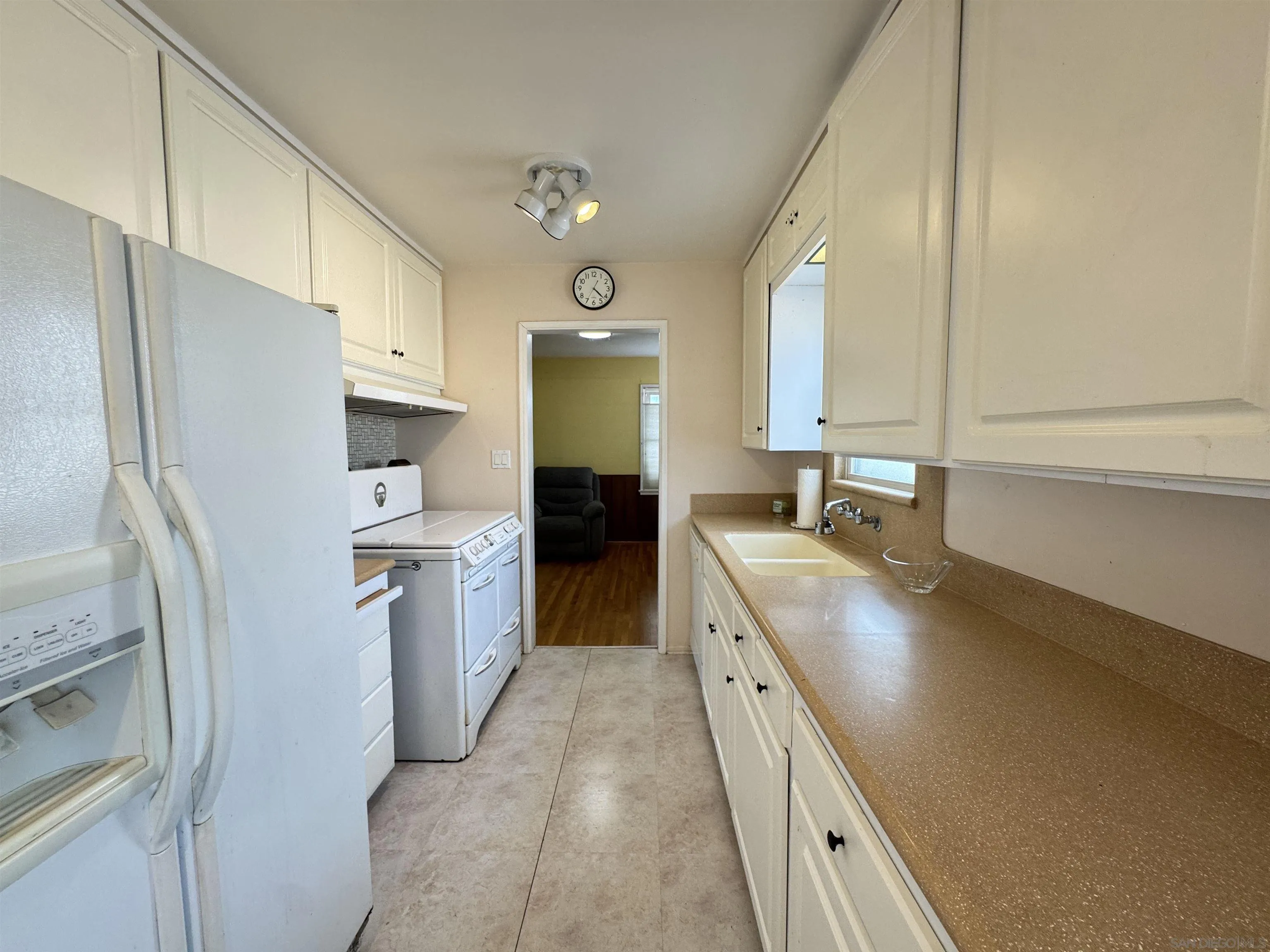 https://cdn.realtyfeed.com/cdn/127/260009736/5b1ccbe518f4d8a17e5a624a75171577.webp