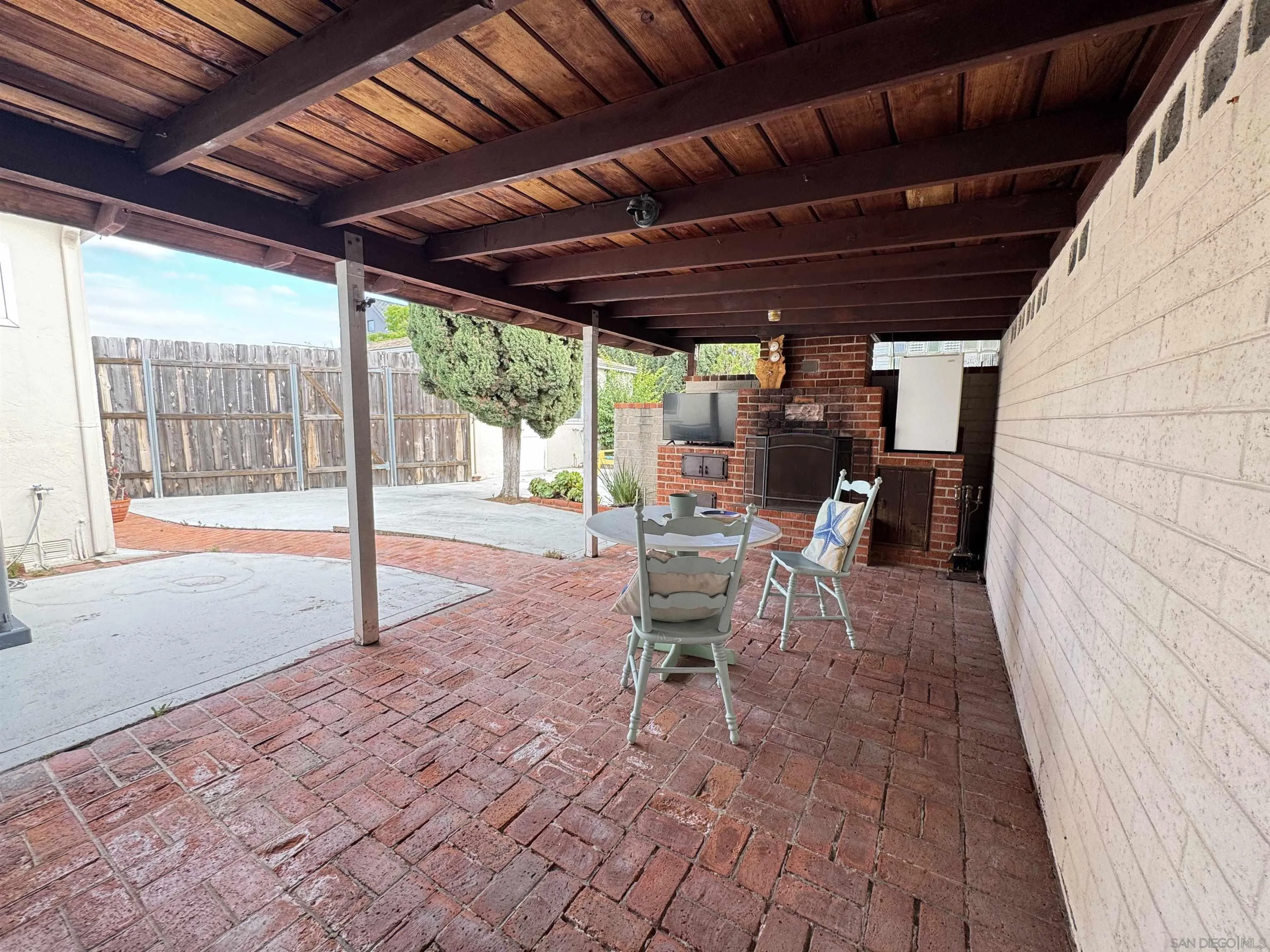 https://cdn.realtyfeed.com/cdn/127/260009736/f8ded68af8c0a2b19fb2065c8578baa1.webp