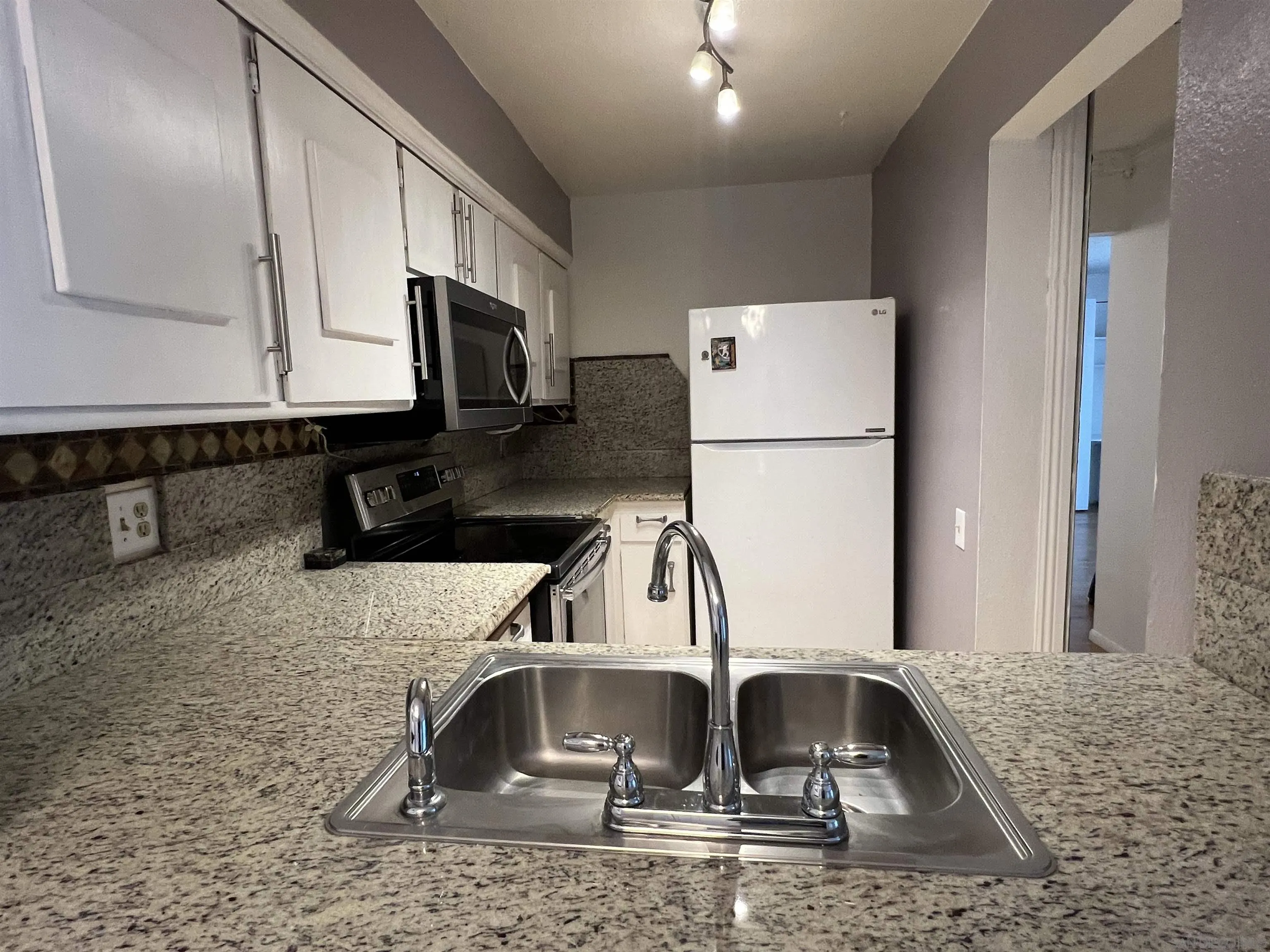 Photo #2: 260009749 Listing: Photo #2