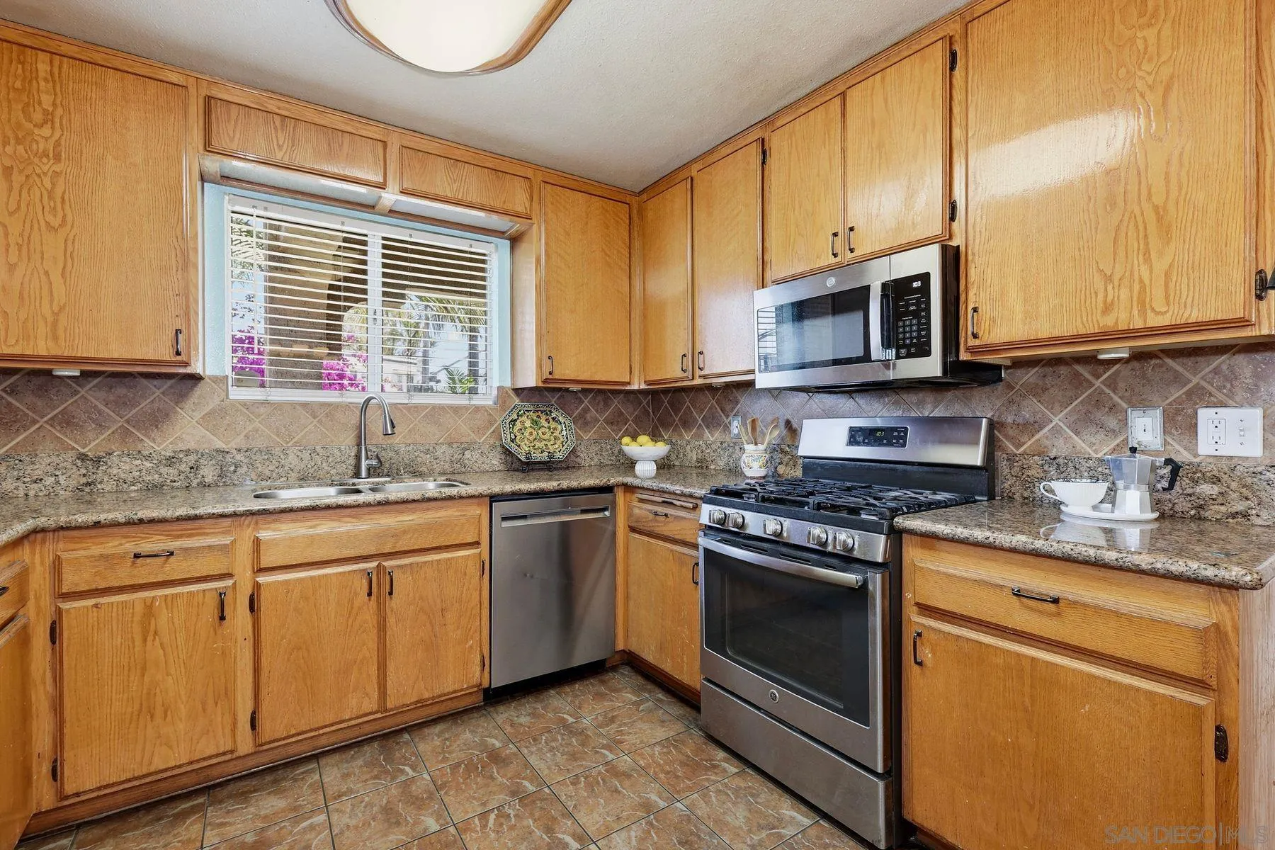 https://cdn.realtyfeed.com/cdn/127/260009752/1a11f303553109755f37490fc4fb06f0.webp