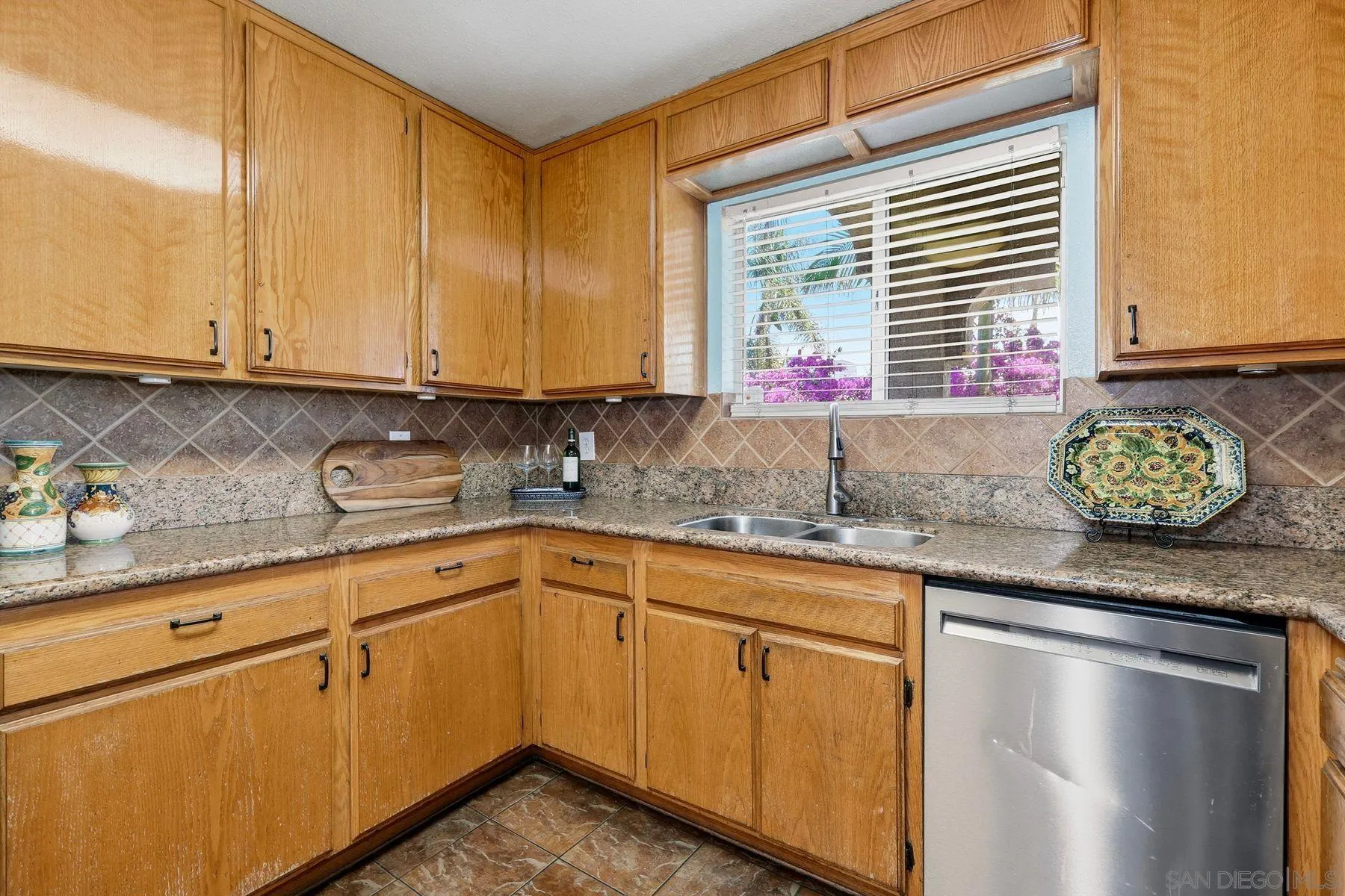 https://cdn.realtyfeed.com/cdn/127/260009752/691f7bf947a808255dab84b5af3d2a13.webp