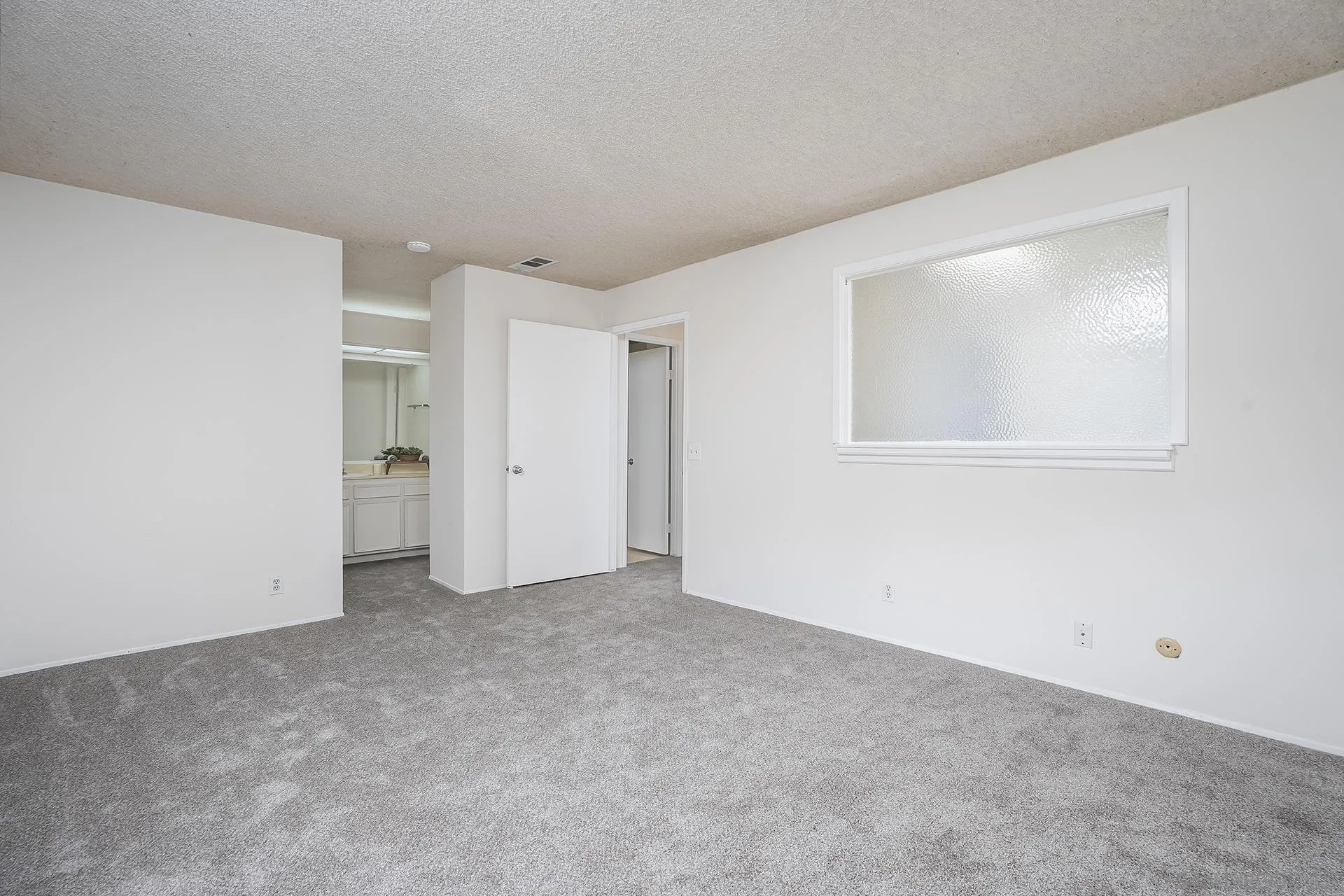 https://cdn.realtyfeed.com/cdn/127/260009757/b4c5e8b1ff15c1c58606065ef1dc2460.webp