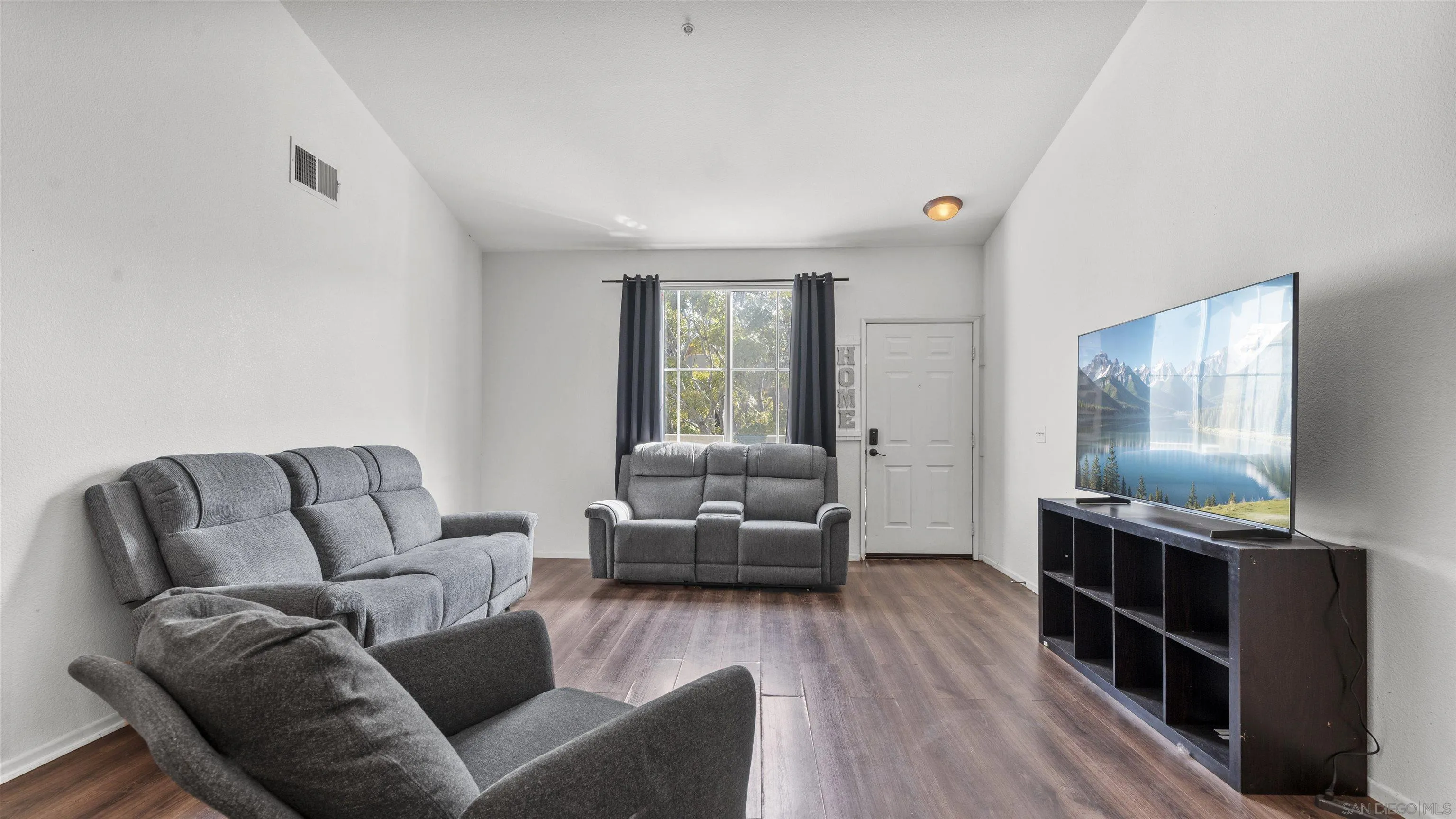 Photo #4: 260009761 Listing: Photo #4