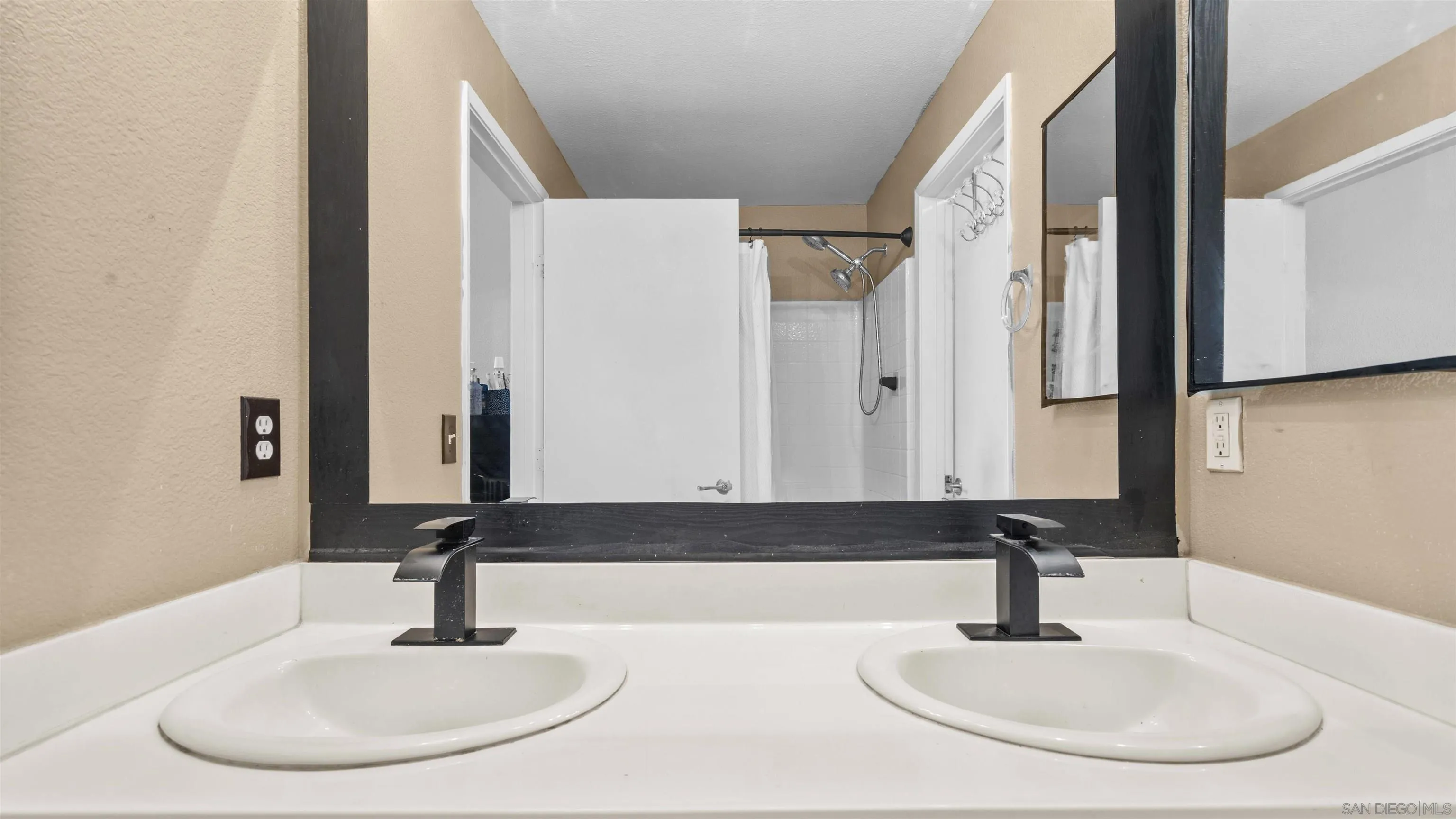 Photo #23: 260009761 Listing: Photo #23