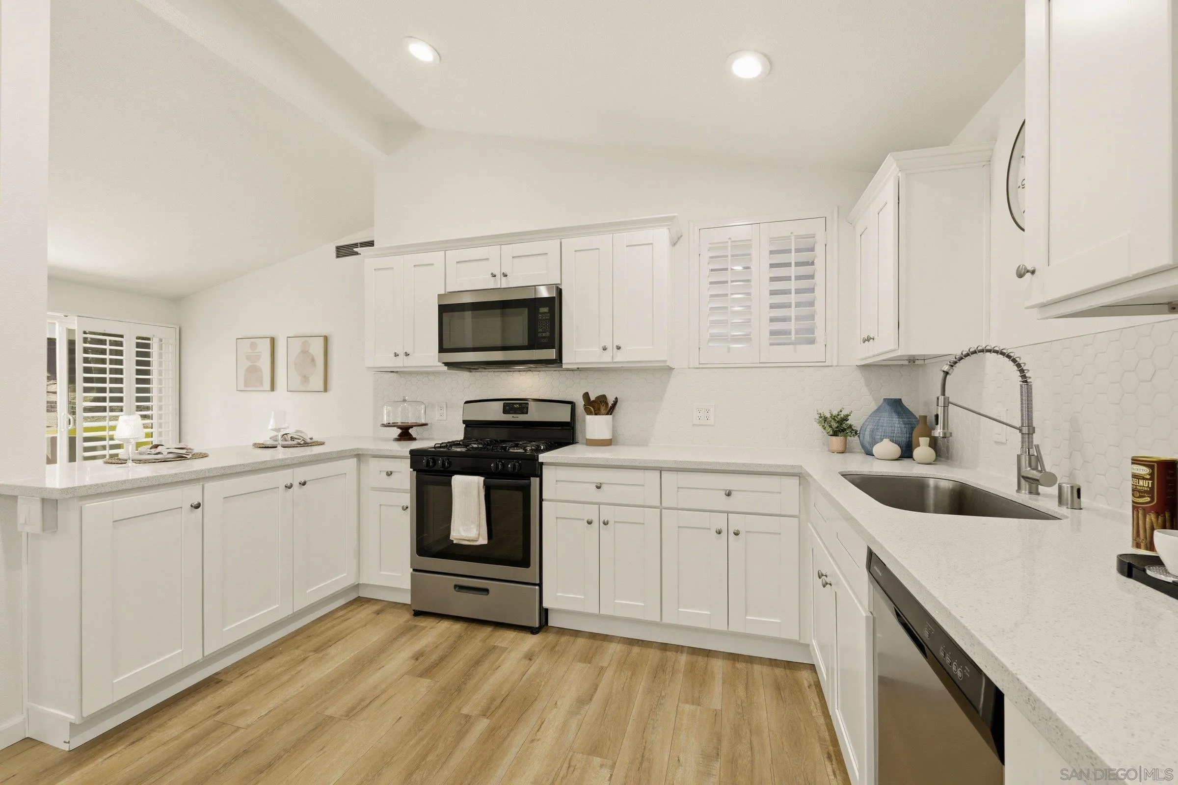 https://cdn.realtyfeed.com/cdn/127/260009762/623459354844c760562061560b40614e.webp
