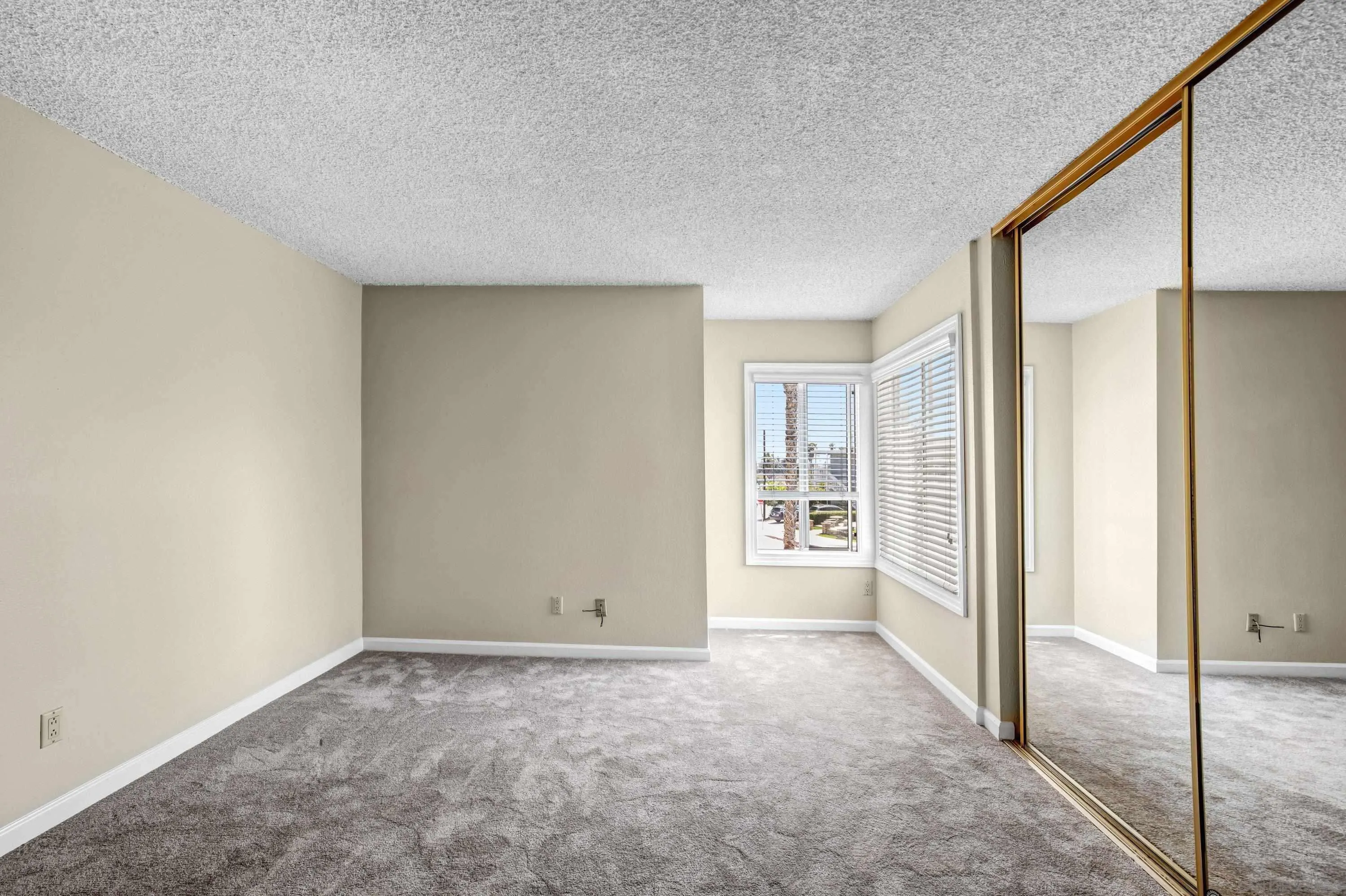 https://cdn.realtyfeed.com/cdn/127/260009767/8dd1d1d5362cd16c03e311cd058d0453.webp