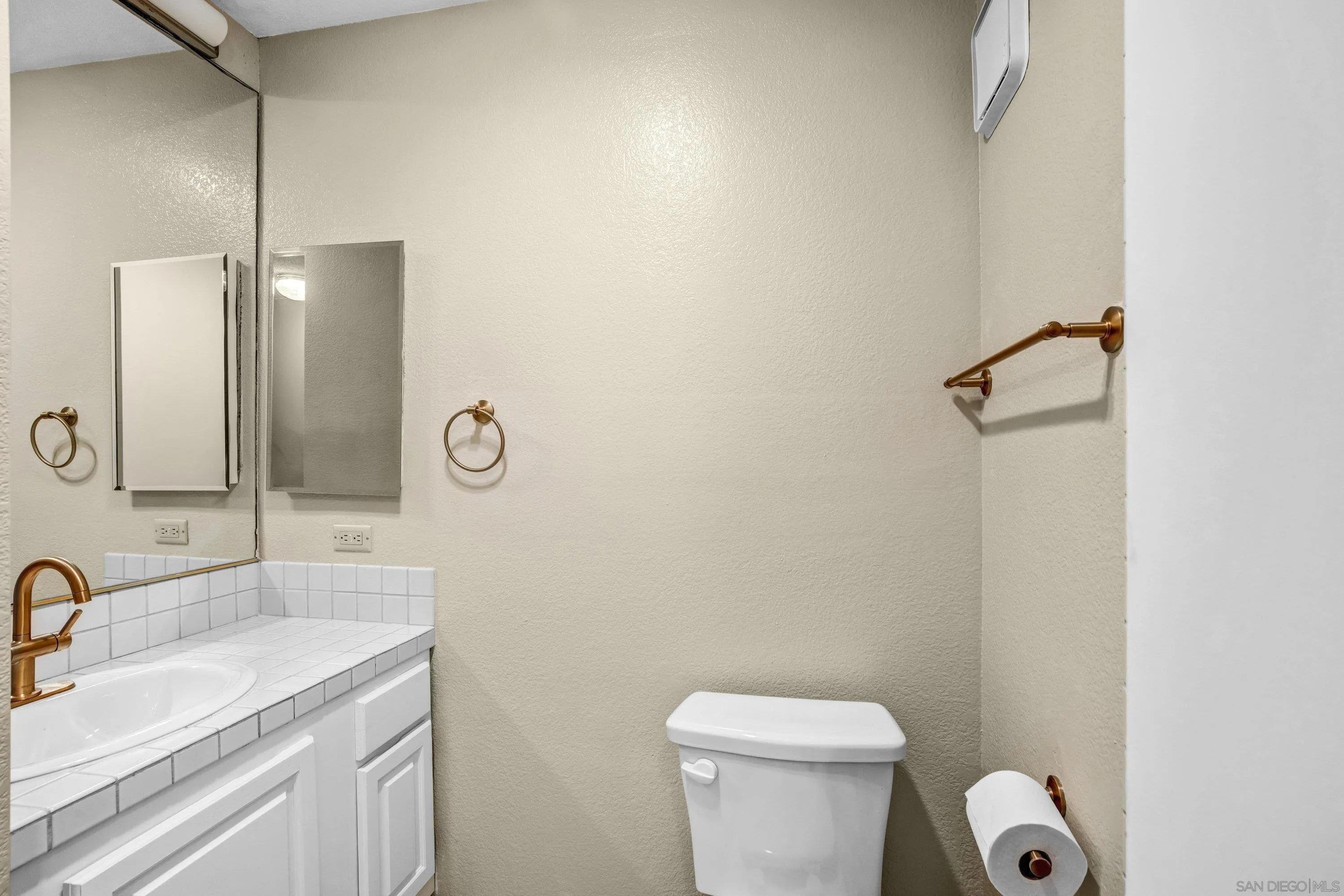 https://cdn.realtyfeed.com/cdn/127/260009767/a93f7f967950c719a7c6e71b9b6f7014.webp
