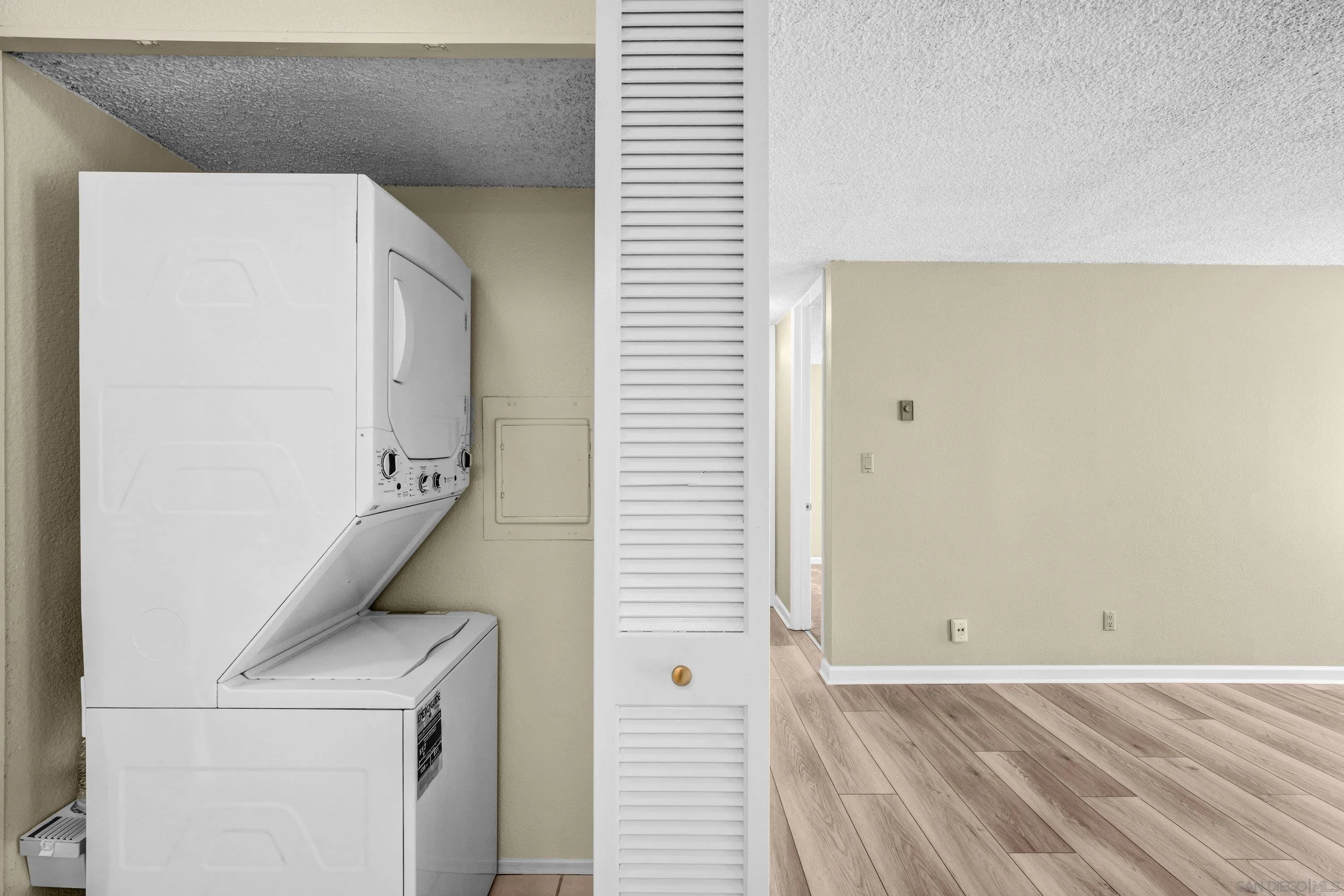 https://cdn.realtyfeed.com/cdn/127/260009767/bcc89ddcf07176b38684be3b4f48c0ce.webp