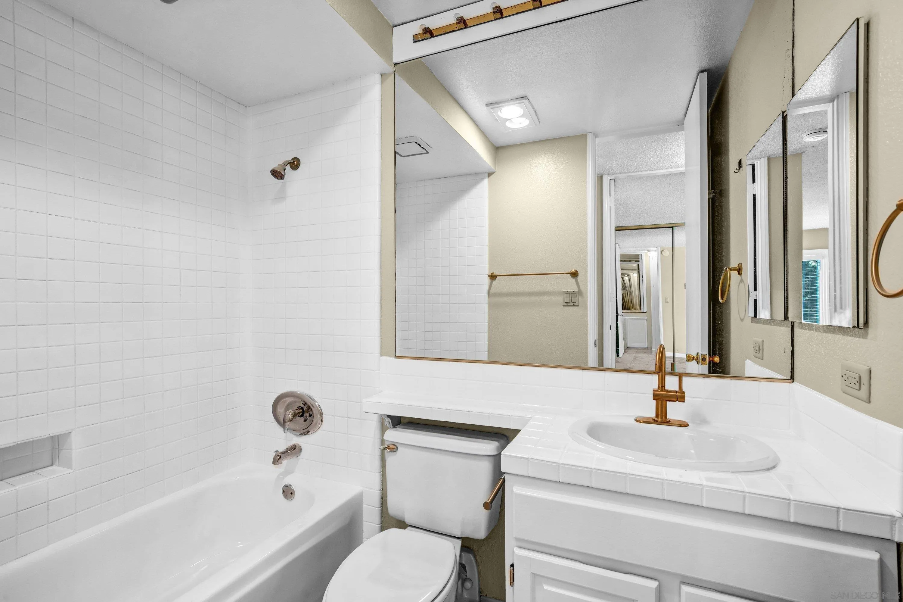 https://cdn.realtyfeed.com/cdn/127/260009767/fa59ef77f23781bde13592937d0e4e2c.webp