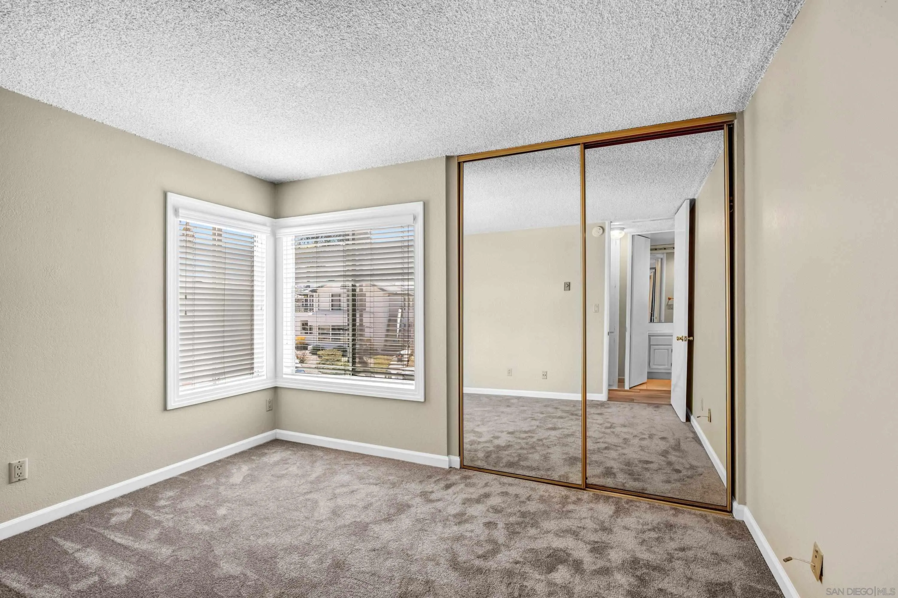 https://cdn.realtyfeed.com/cdn/127/260009767/fc774f596d50d522ed4a99f8aaecb055.webp