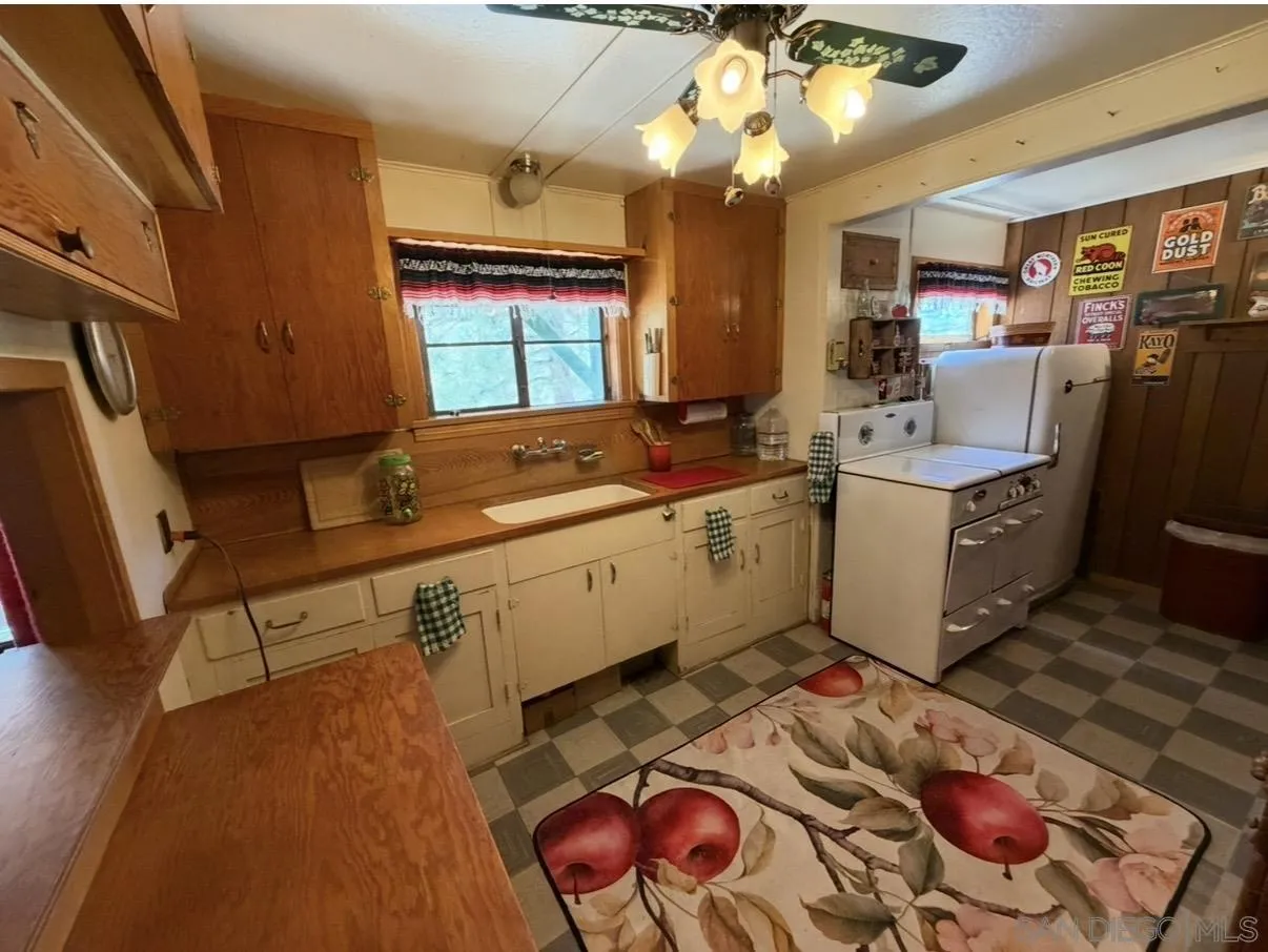 33140 Juniper Lane, Green Valley Lake, CA, 92341