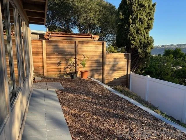 https://cdn.realtyfeed.com/cdn/127/260009775/66d2cc9c1f36ab5c23ac465baa8dcf04.webp