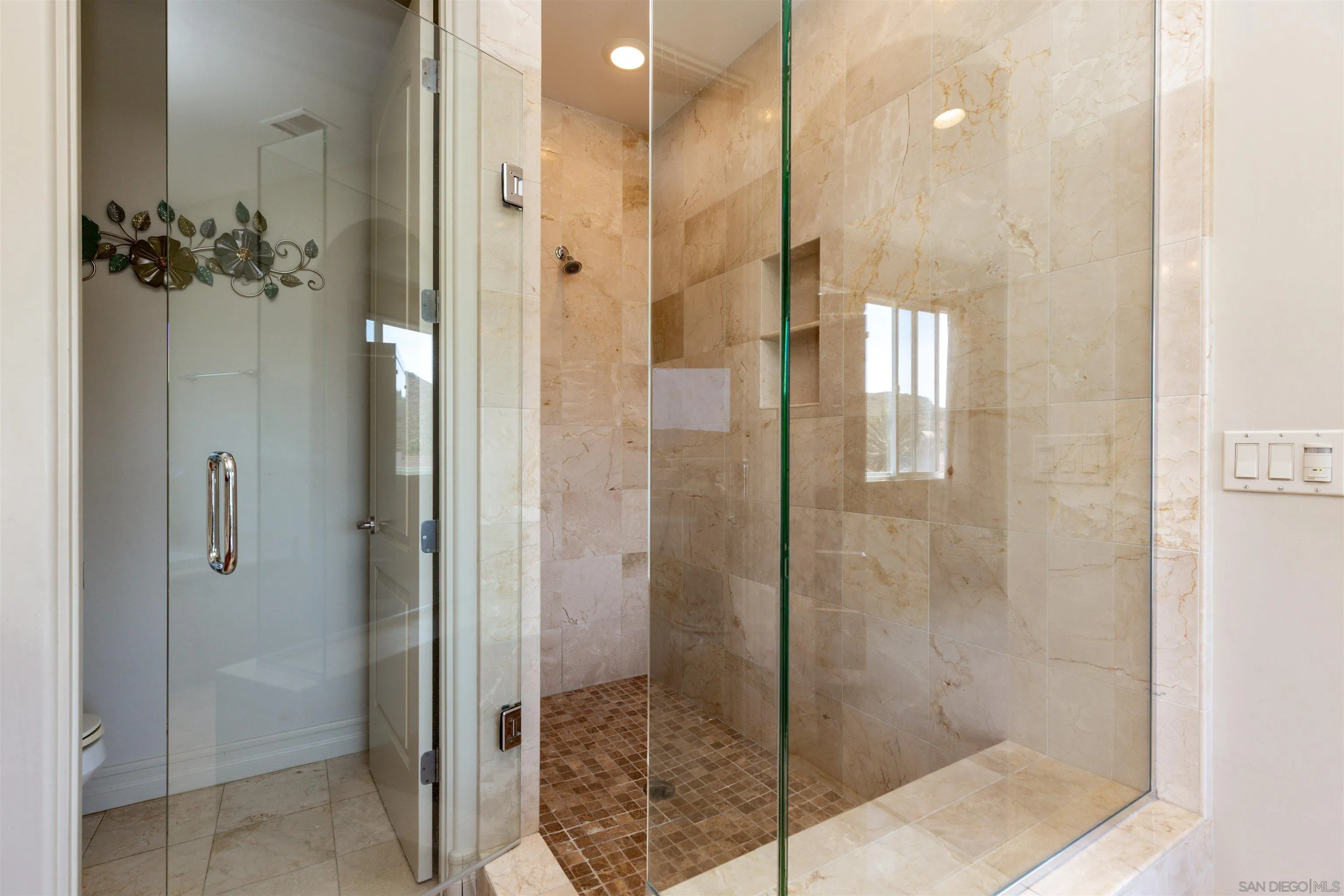 https://cdn.realtyfeed.com/cdn/127/260009780/988008096fde3ed071228f2b27177883.webp