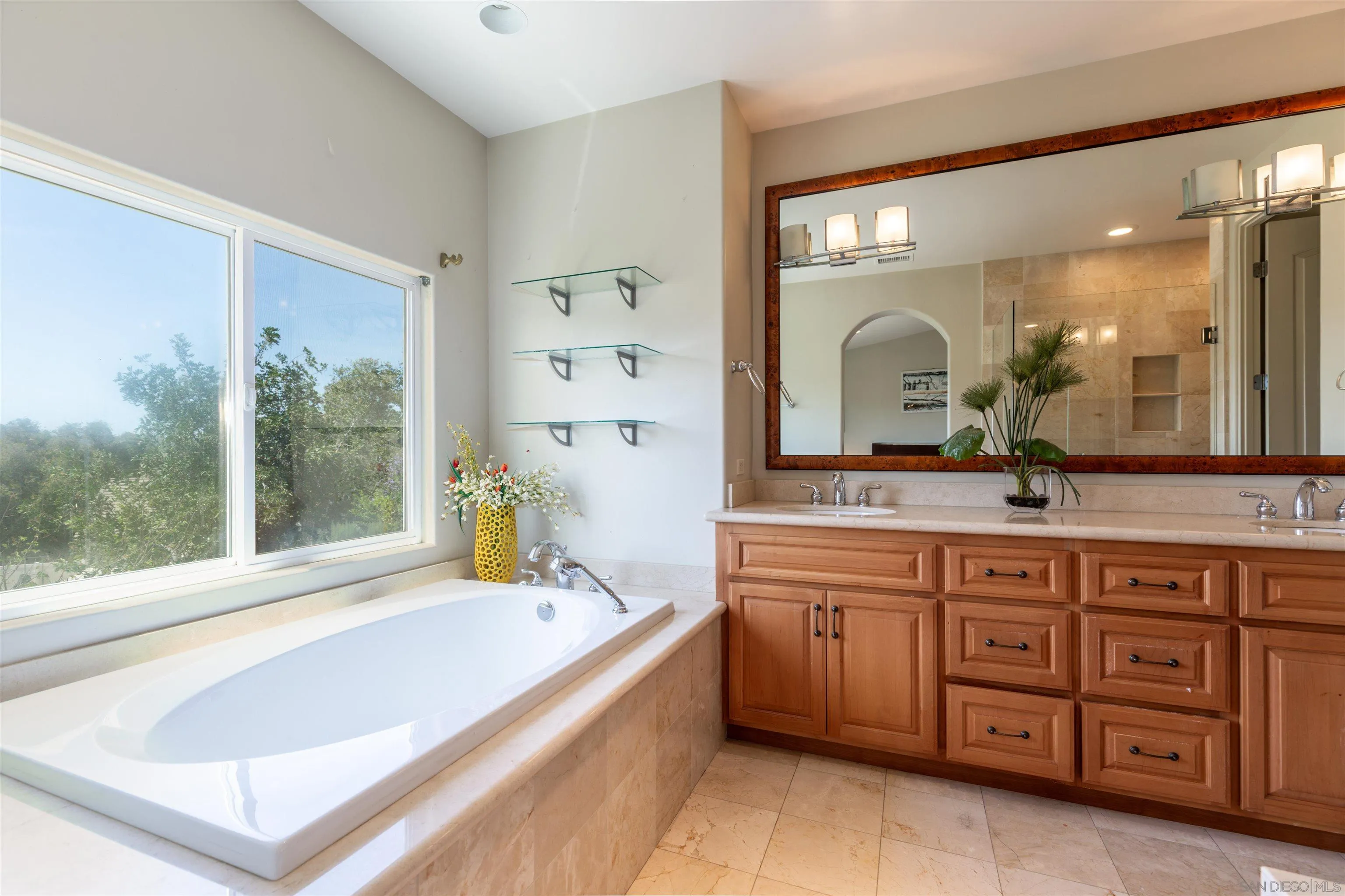 https://cdn.realtyfeed.com/cdn/127/260009780/f17def9a3cf567d882baf6de4e6bd6d1.webp