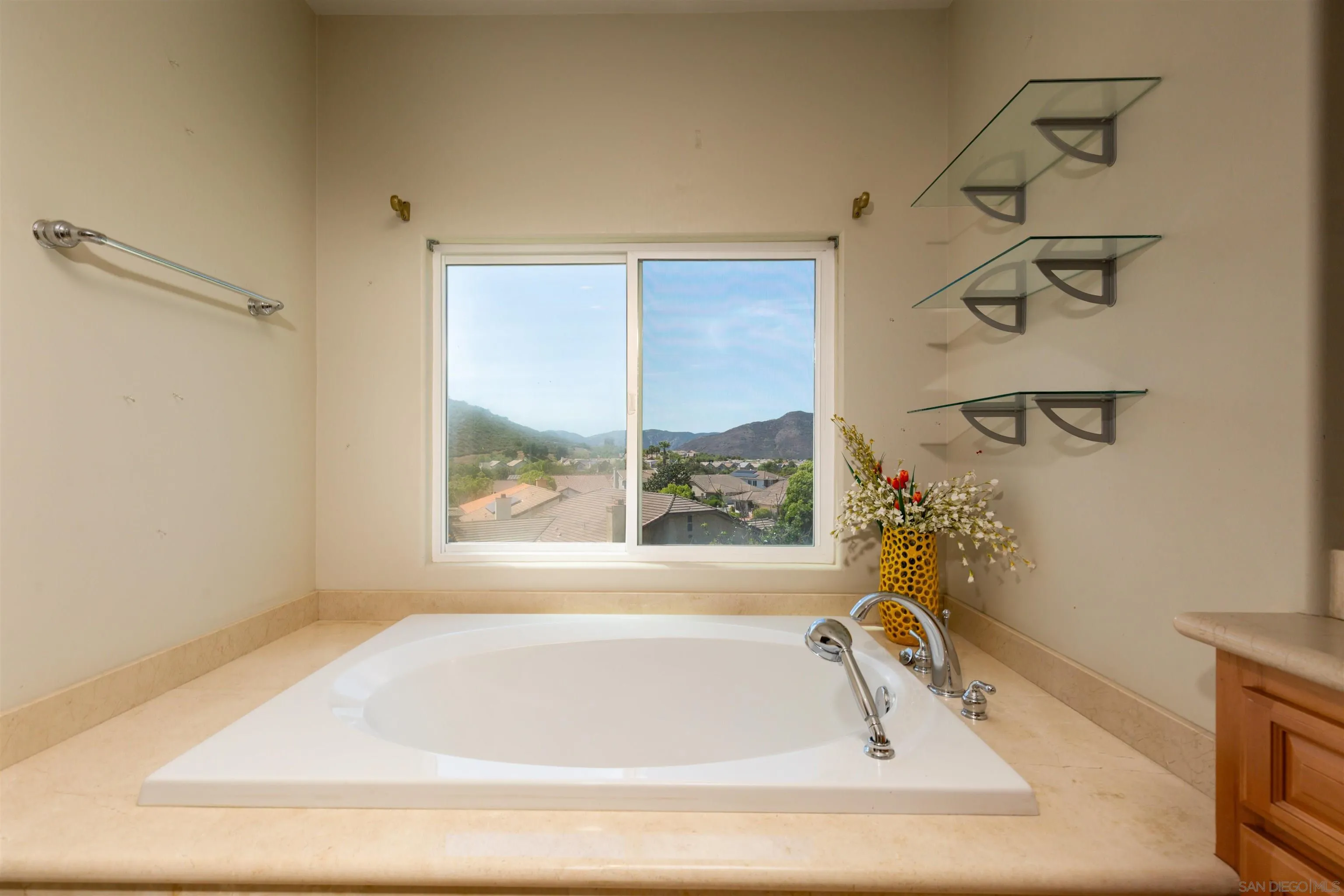 https://cdn.realtyfeed.com/cdn/127/260009780/fc94d18e0dbbaabefcc72773fec5ae2f.webp