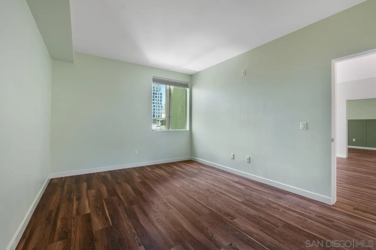 https://cdn.realtyfeed.com/cdn/127/260009784/67c6e6ec6eb8a13bf48e831a4562dccd.webp