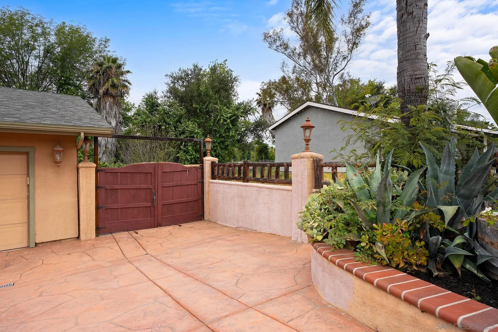 https://cdn.realtyfeed.com/cdn/127/260009790/00136856af60bd718983fc4338d6d944.webp