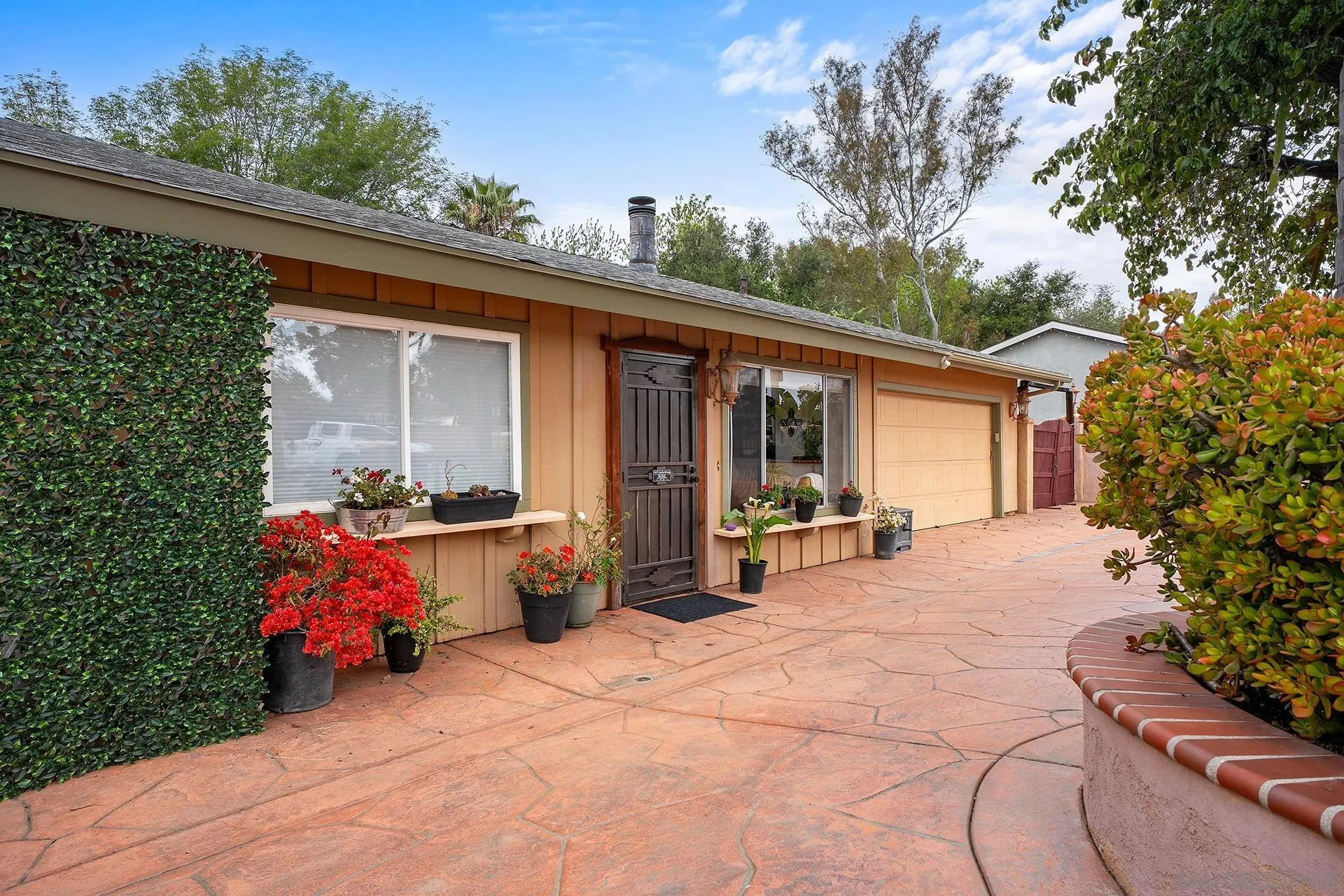 https://cdn.realtyfeed.com/cdn/127/260009790/00f0653314a592f61251bf414266ac16.webp