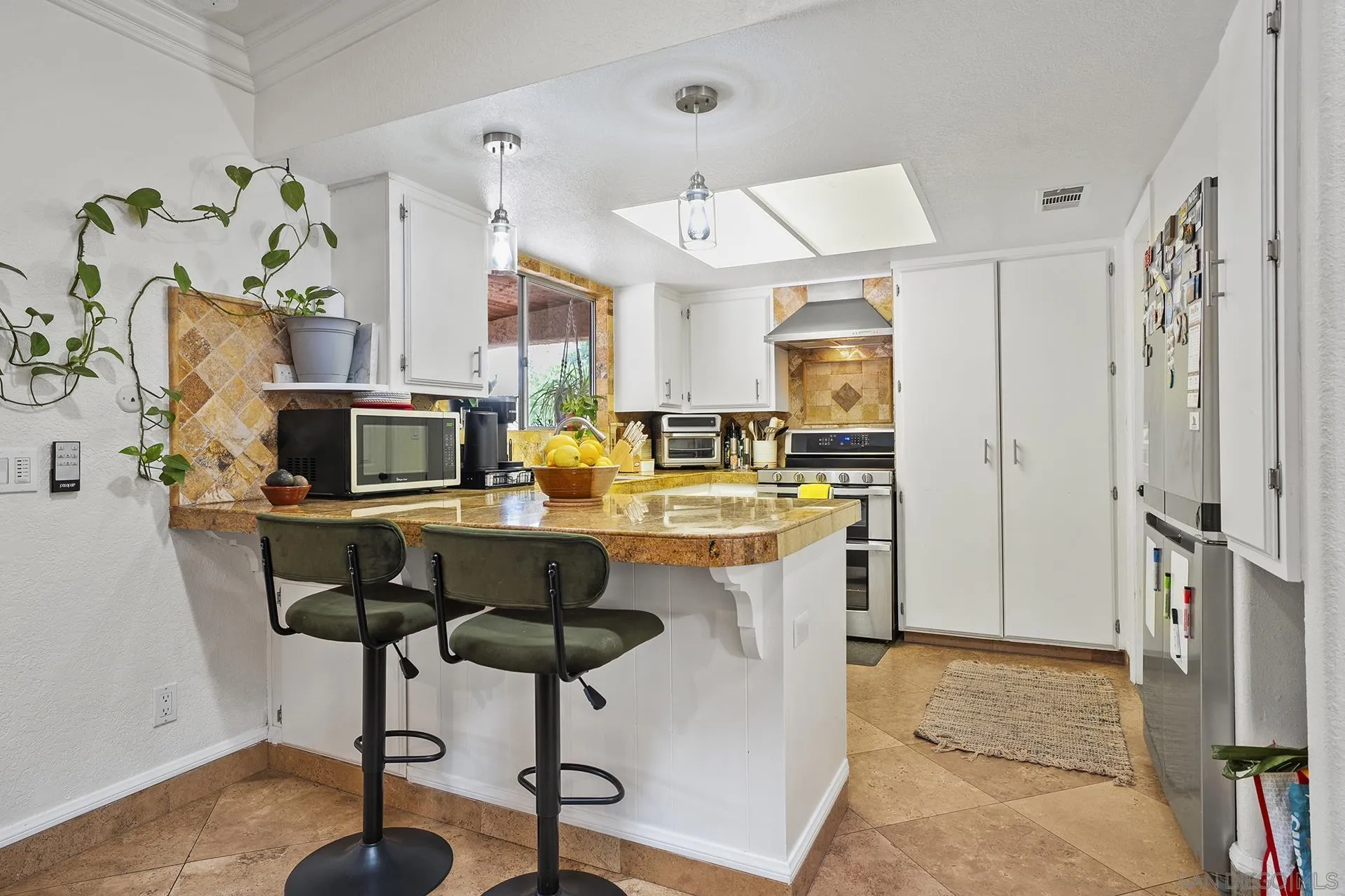 https://cdn.realtyfeed.com/cdn/127/260009790/1f4d16d5be532e425d713ffe1d72e5e7.webp
