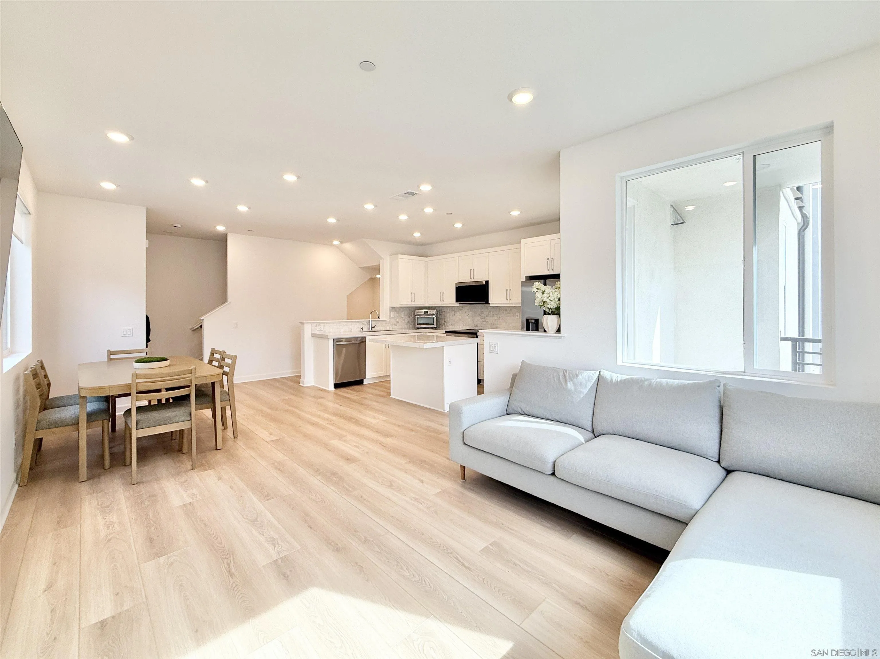 Photo #6: 260009798 Listing: Photo #6