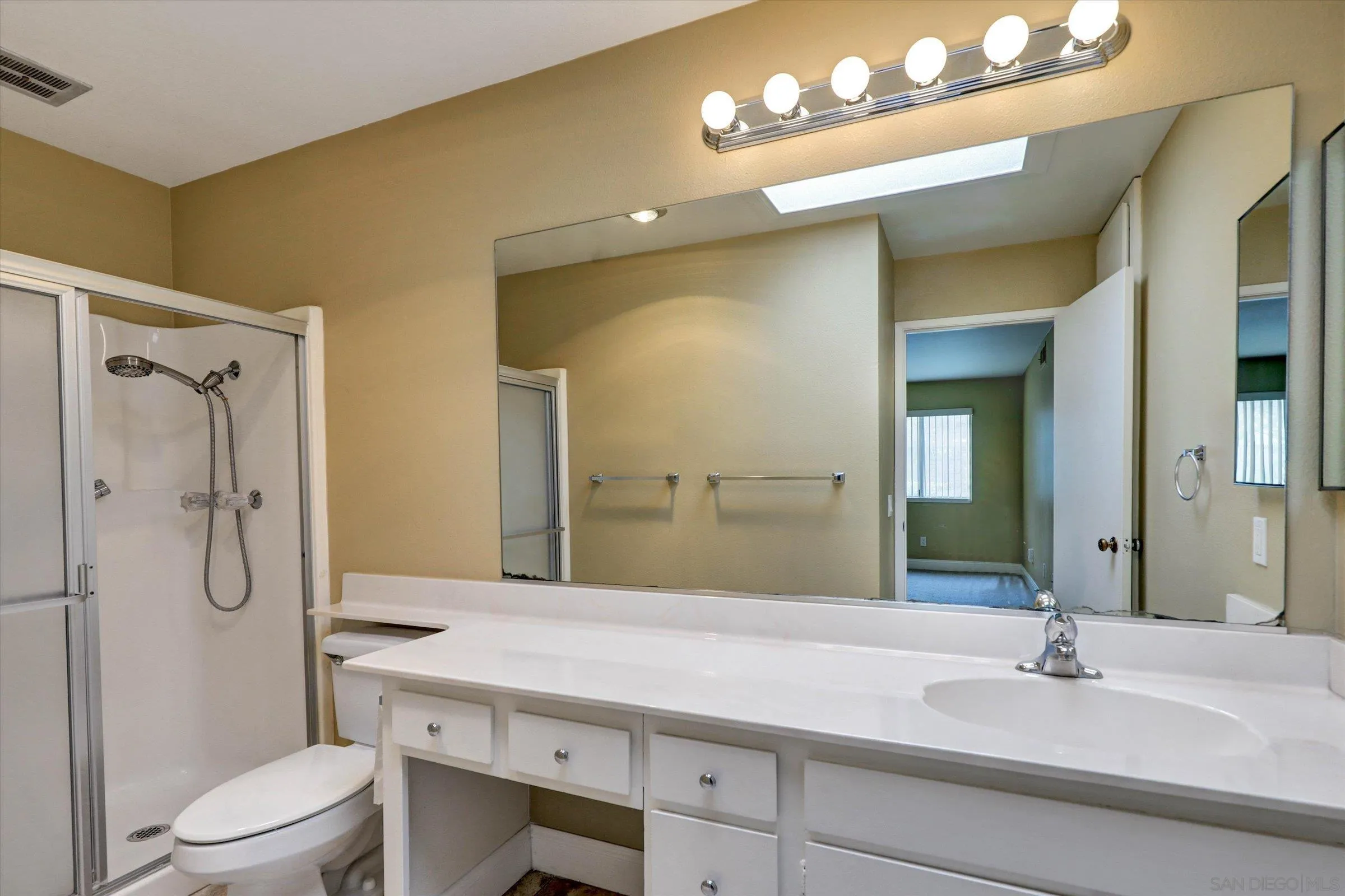 Photo #12: 260009799 Listing: Photo #12