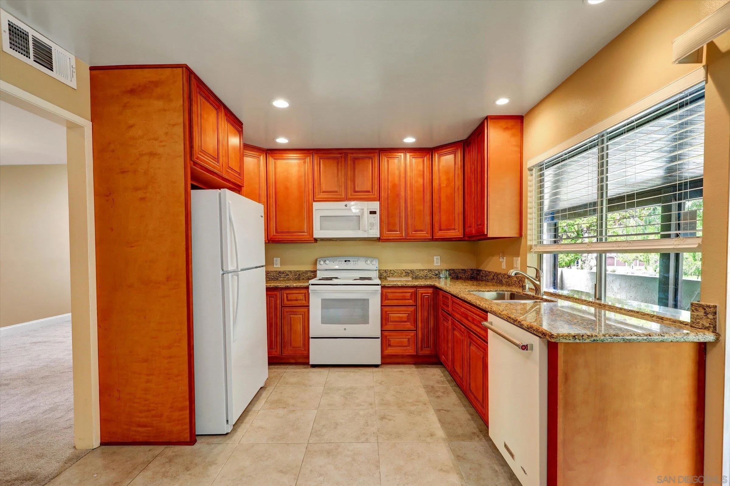 Photo #5: 260009799 Listing: Photo #5