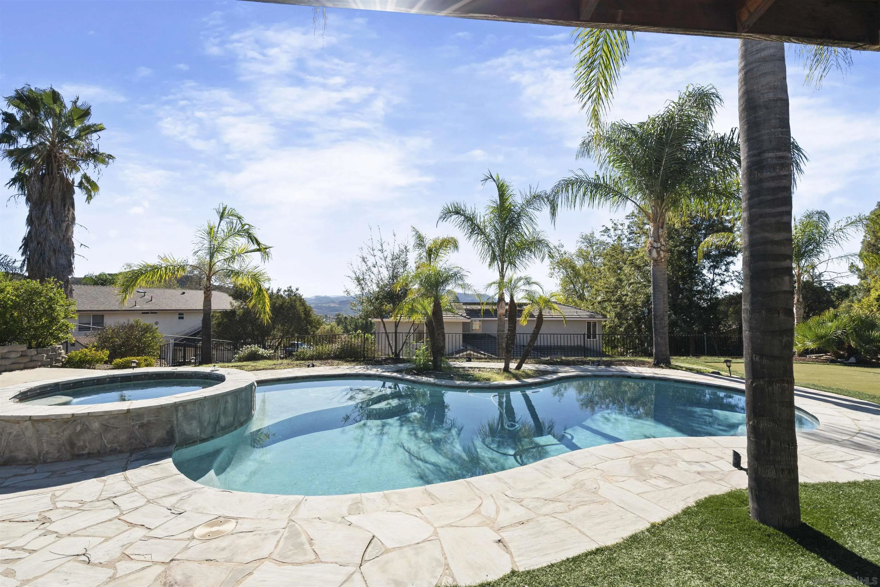 https://cdn.realtyfeed.com/cdn/127/260009801/2f67631cdeef11b4242f361433ed794c.webp