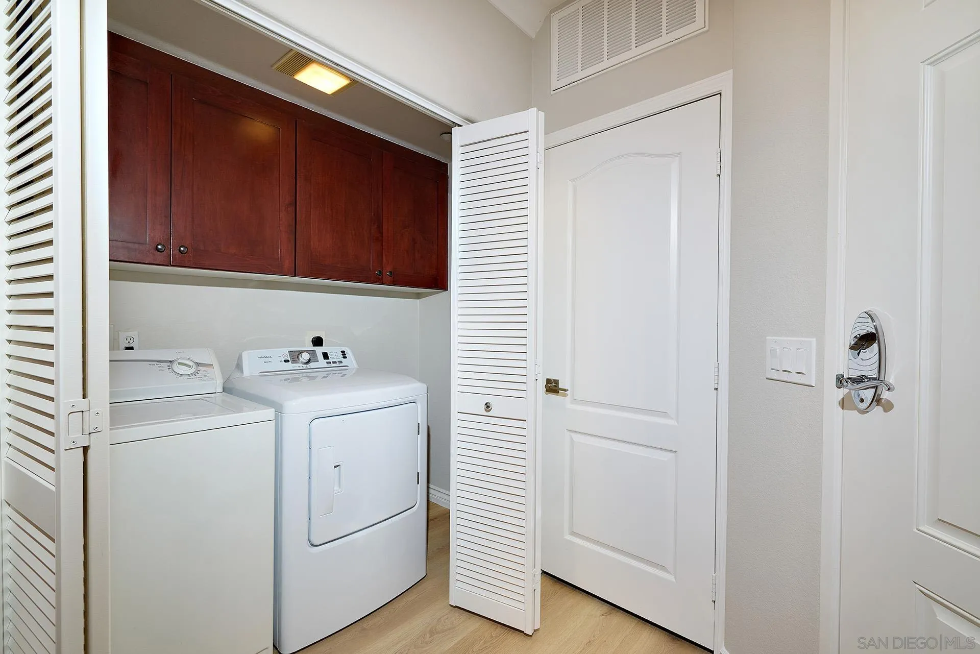Photo #11: 260009805 Listing: Photo #11