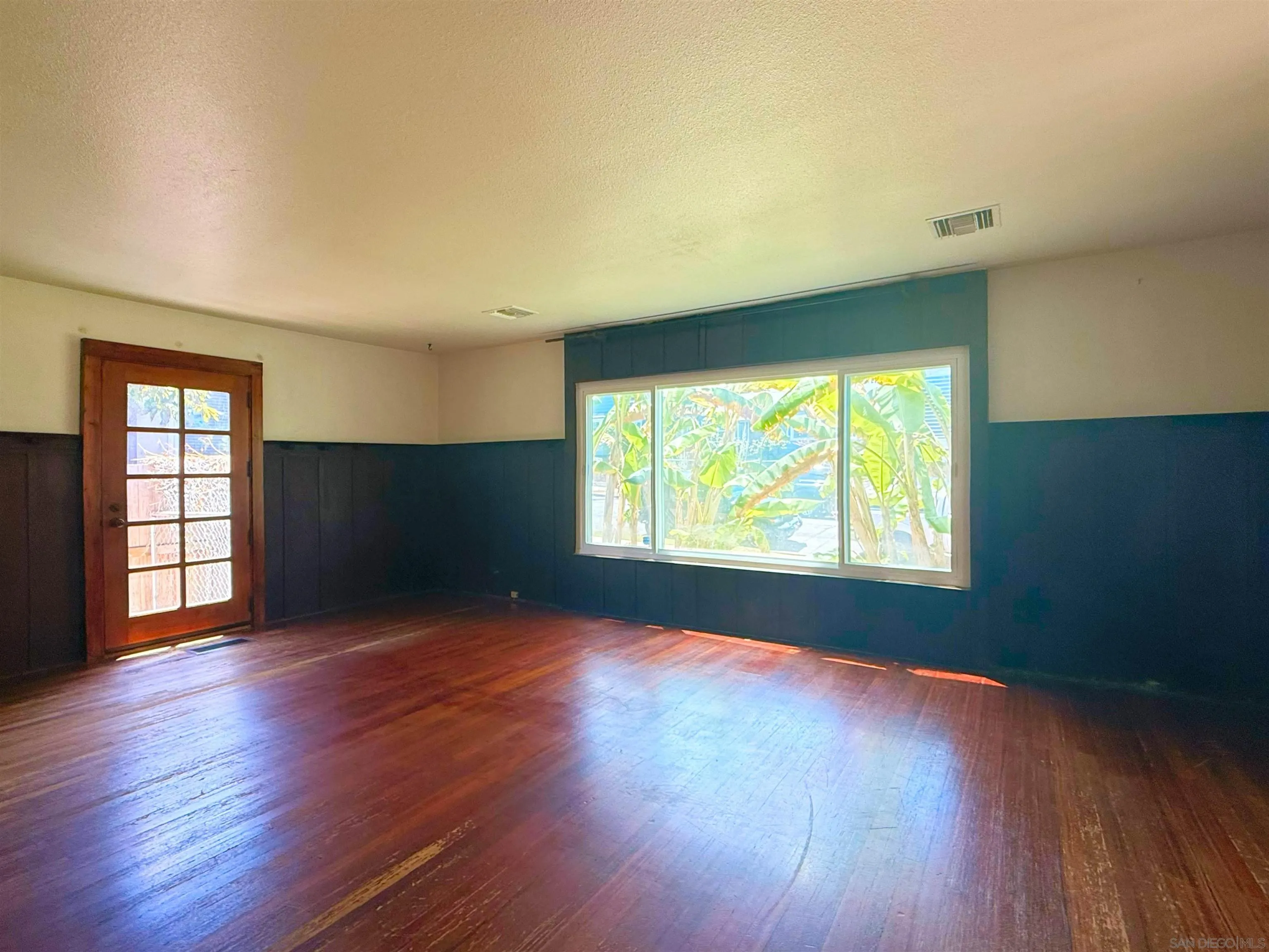 https://cdn.realtyfeed.com/cdn/127/260009808/fe7c7d55389888246137301cb658ea18.webp