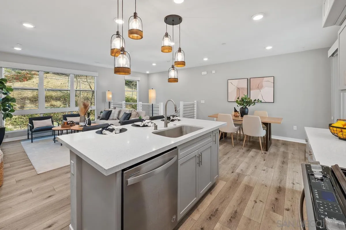 Photo #3: 260009810 Listing: Photo #3