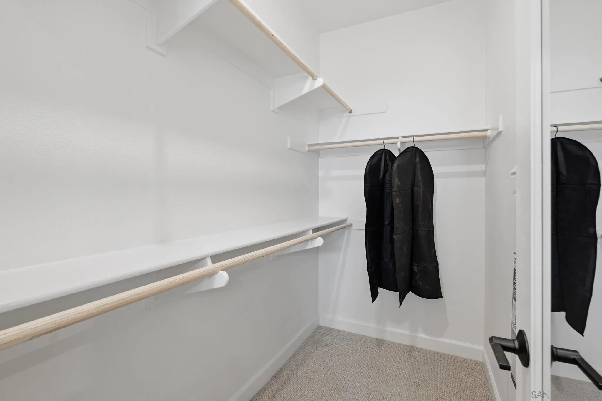 https://cdn.realtyfeed.com/cdn/127/260009812/50a3f3438e013ce90c2d0be61489ec11.webp