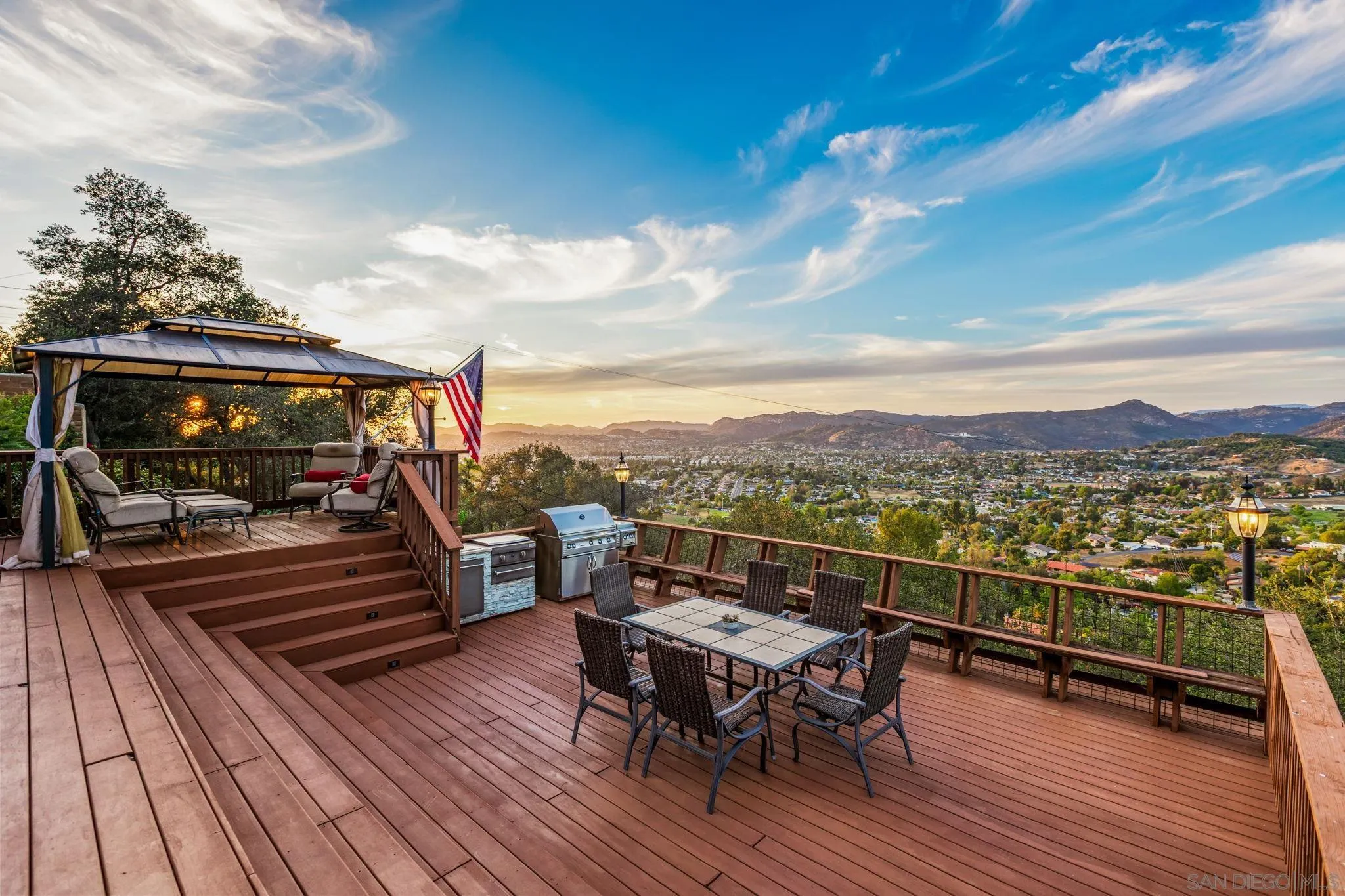 https://cdn.realtyfeed.com/cdn/127/260009838/07b429e45efa4c300571bcd8230ea36e.webp