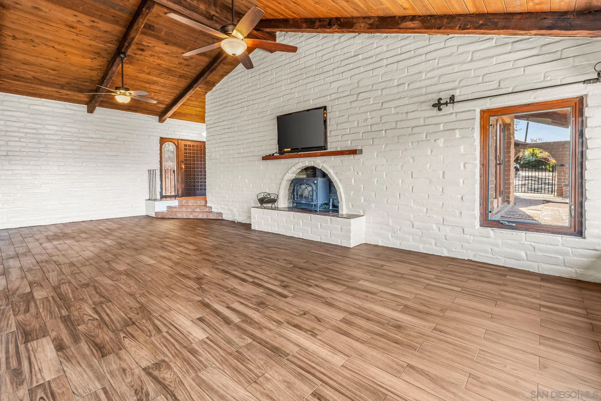 https://cdn.realtyfeed.com/cdn/127/260009838/416be7e772f202f6cc903e5db0088984.webp