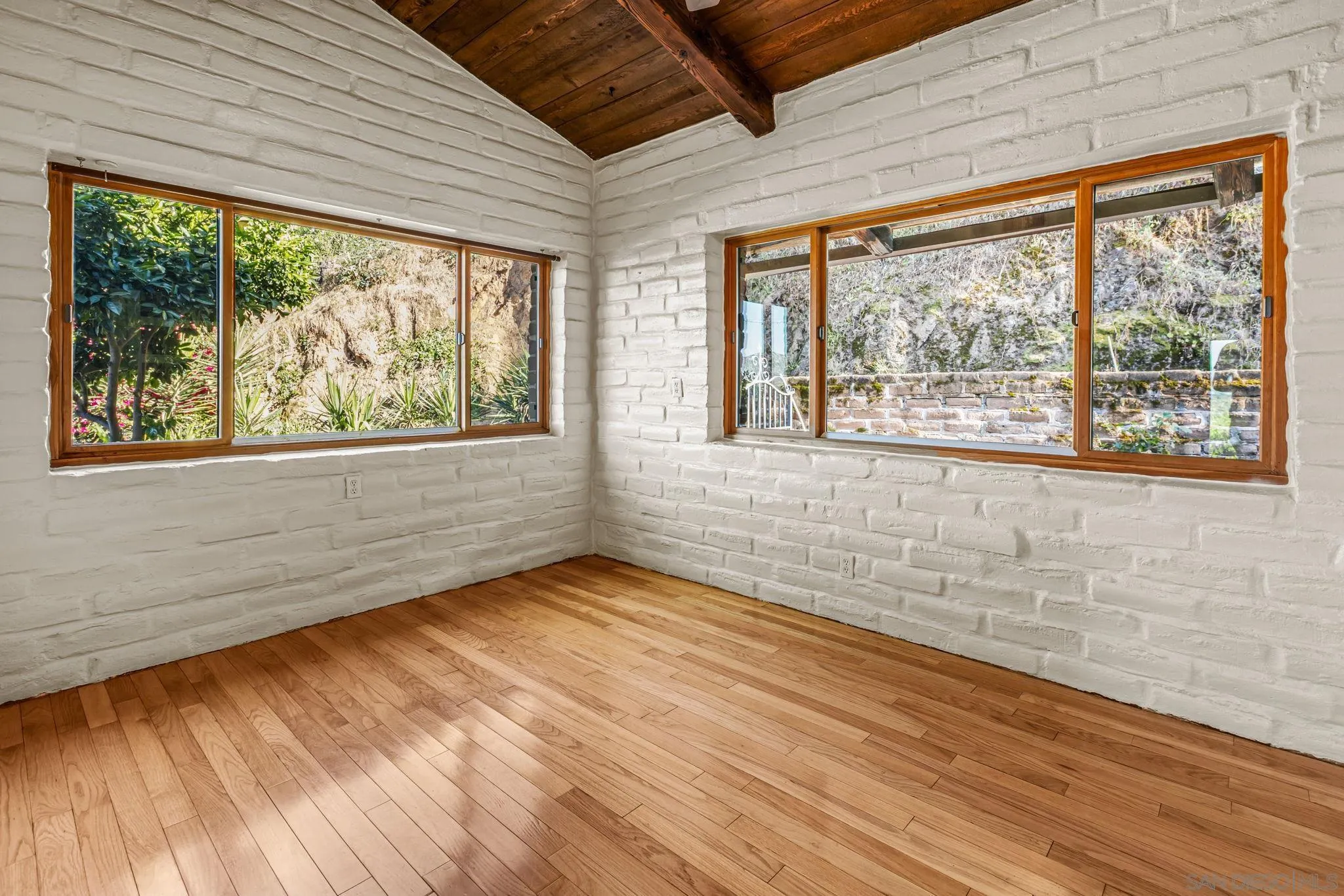 https://cdn.realtyfeed.com/cdn/127/260009838/6fa3a9ef4ab94461a7723938350ef561.webp