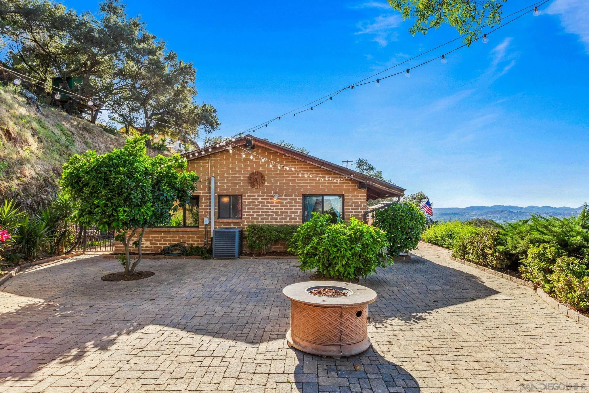 https://cdn.realtyfeed.com/cdn/127/260009838/76606545008e211d3a98208f84815eb8.webp