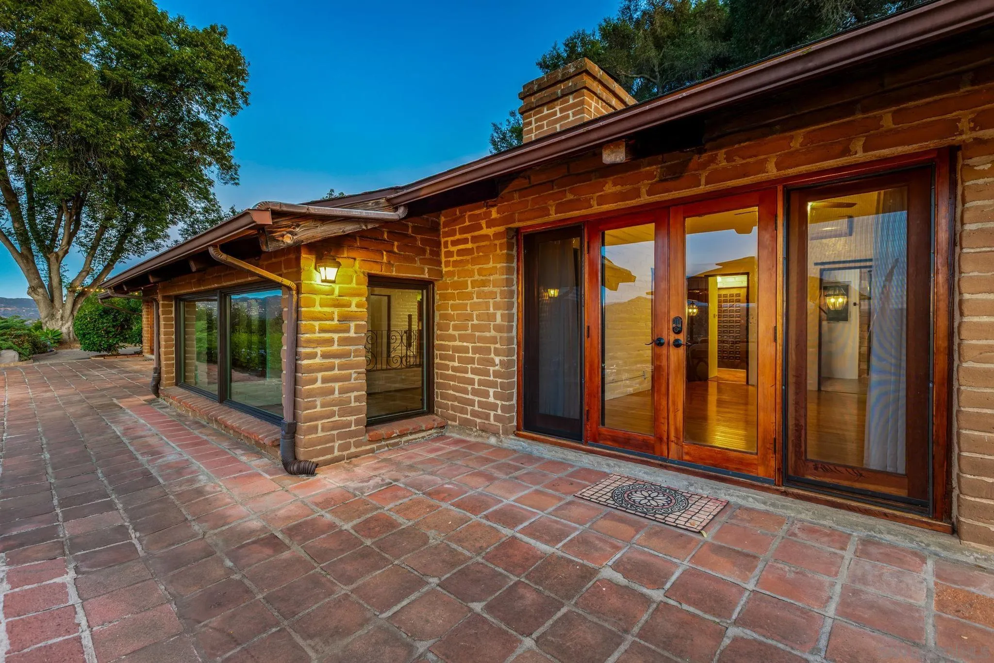 https://cdn.realtyfeed.com/cdn/127/260009838/7f07e374d49745e9263a6714e3ce8b24.webp