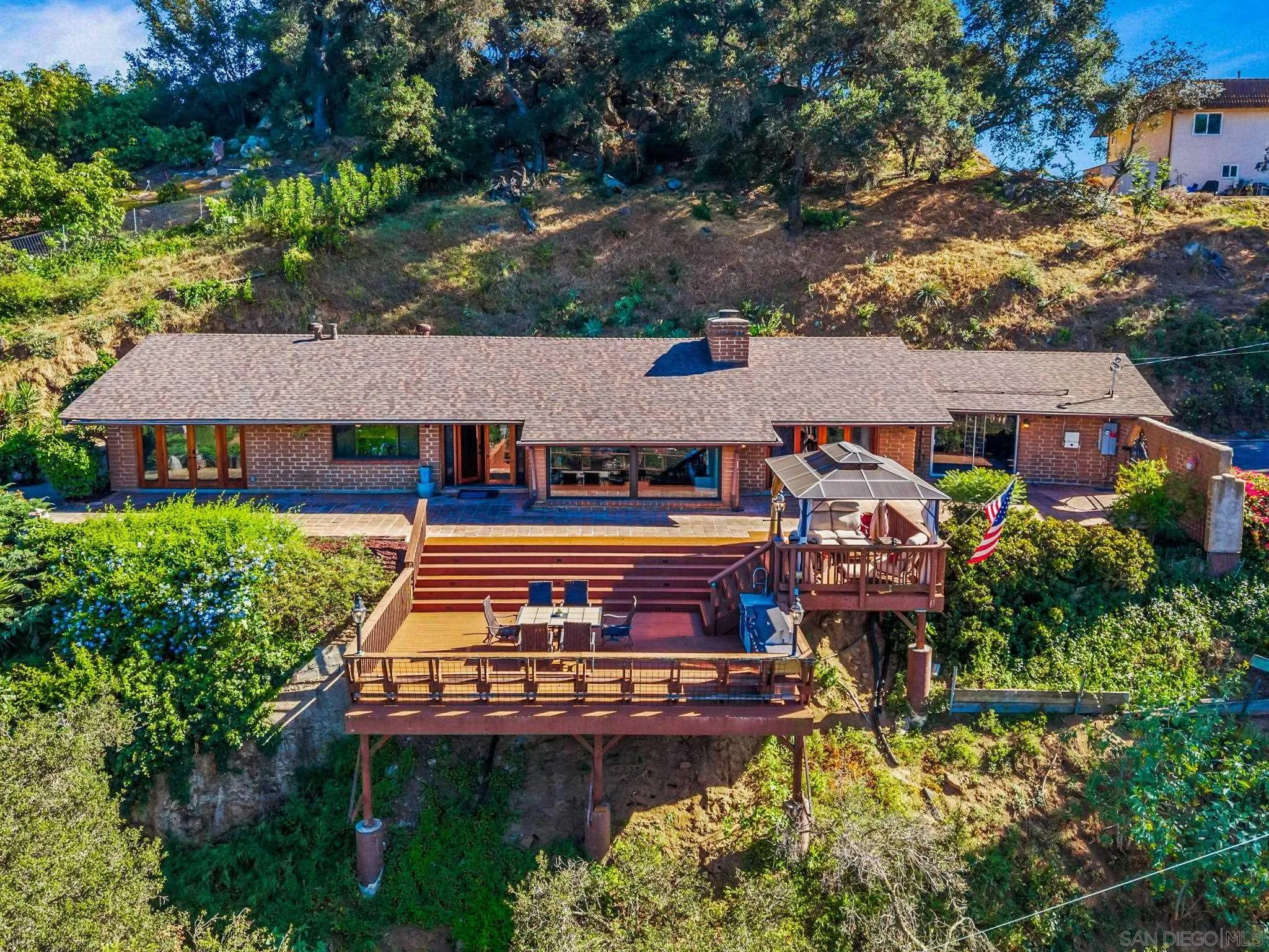 https://cdn.realtyfeed.com/cdn/127/260009838/b74afb95b3310f208e5485512c43a8b0.webp