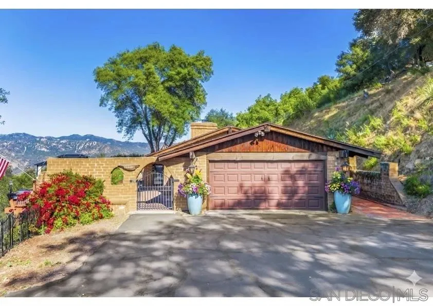 https://cdn.realtyfeed.com/cdn/127/260009838/edd297c3ba305e32fe514244455914dd.webp