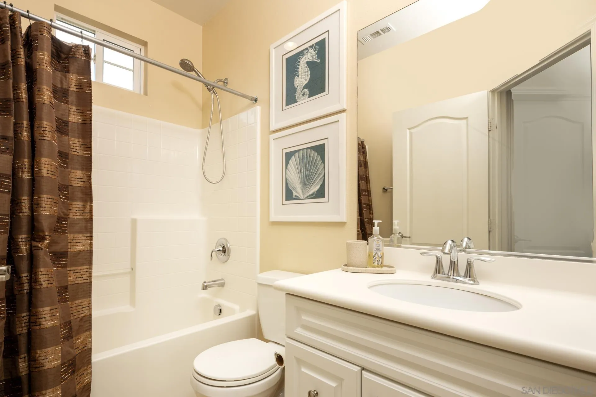 https://cdn.realtyfeed.com/cdn/127/260009858/8bcafa7195dbd15bb70c2a8c2643fa0b.webp
